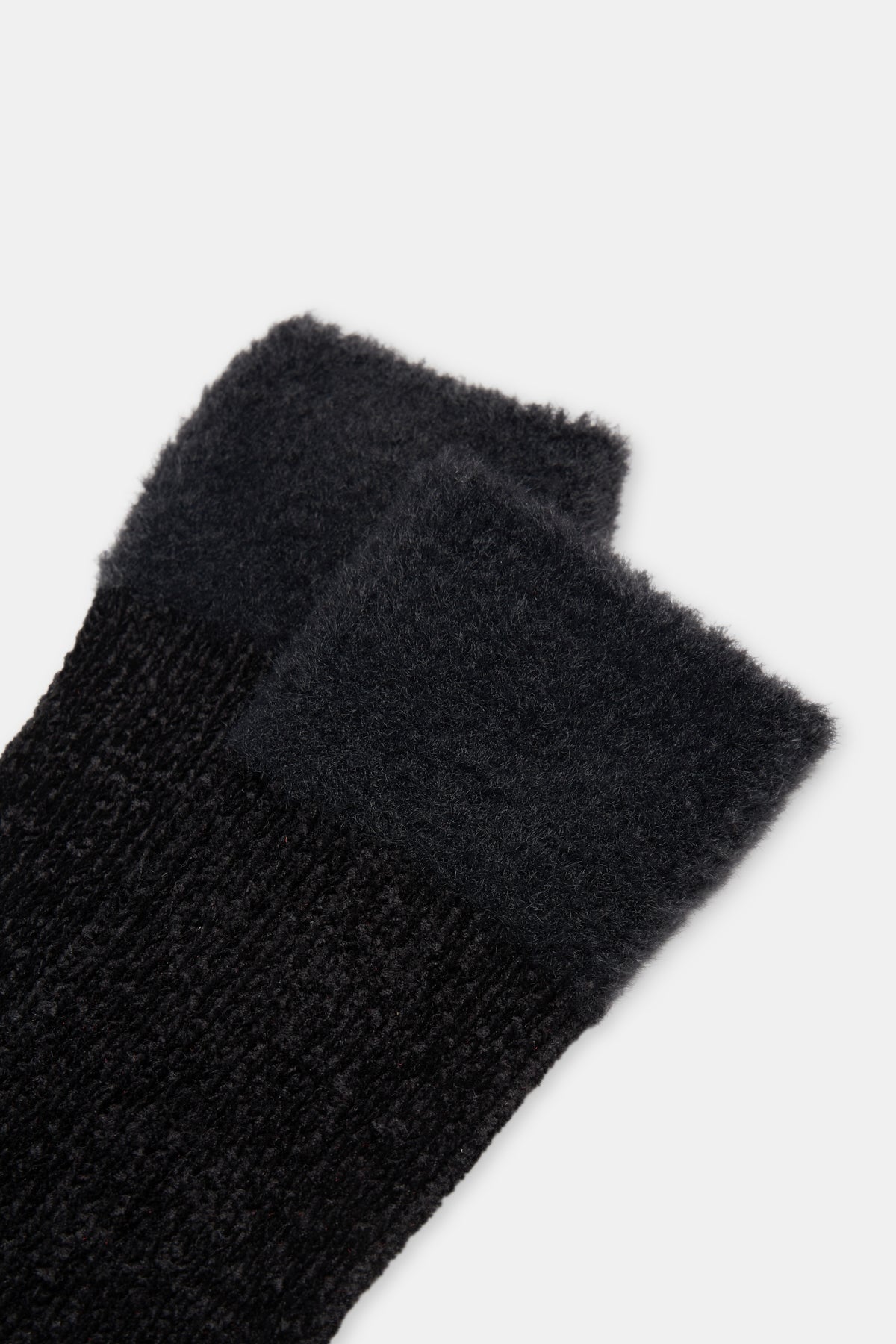 BLACK SOCKS