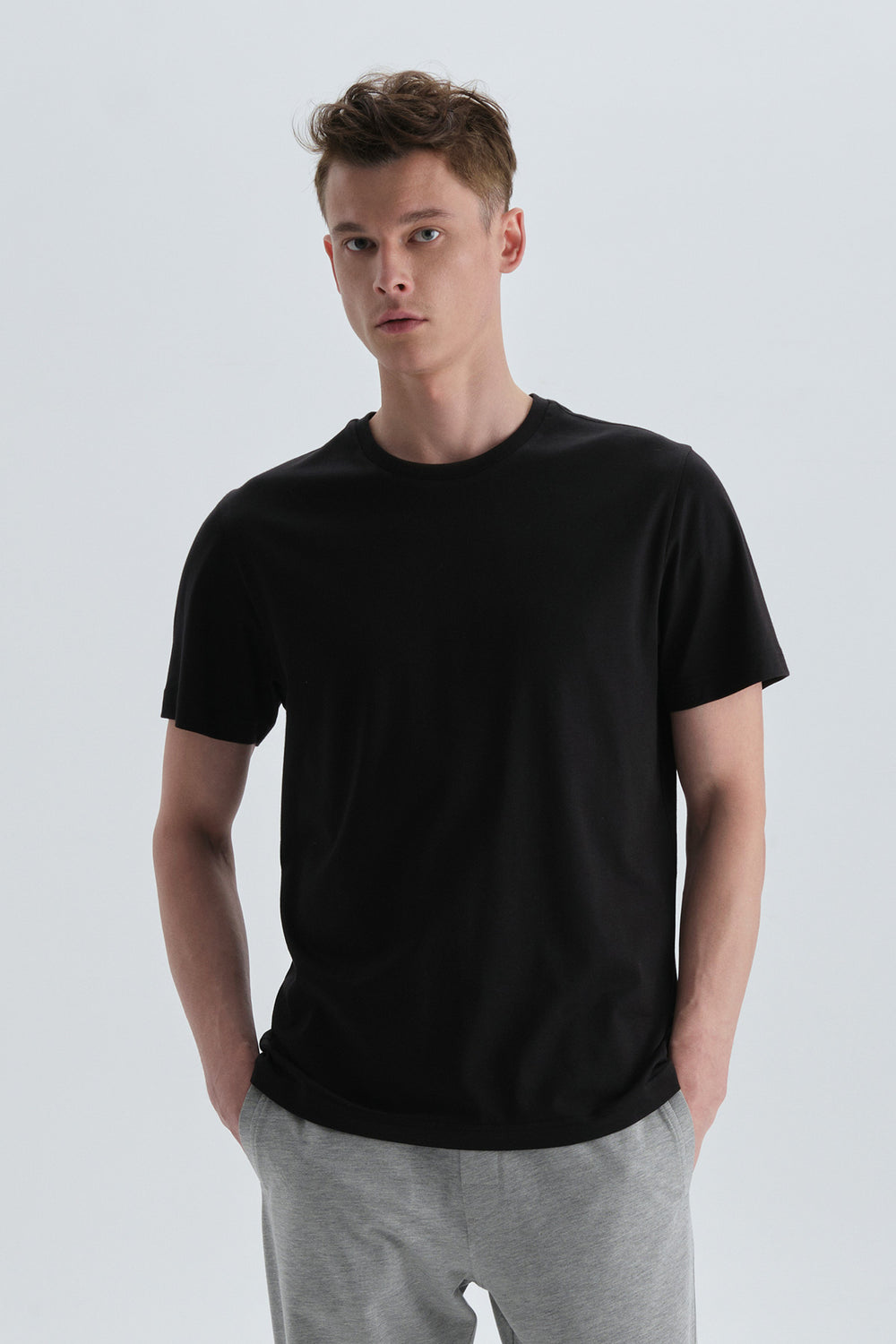 BLACK T-SHIRT