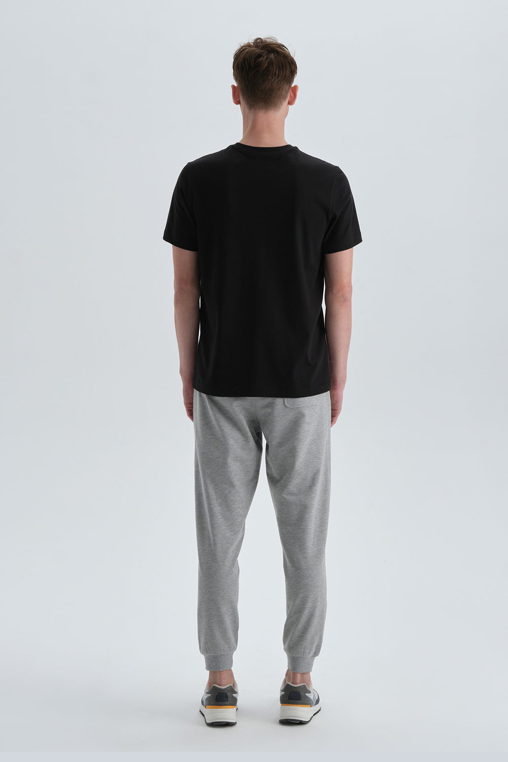 BLACK T-SHIRT