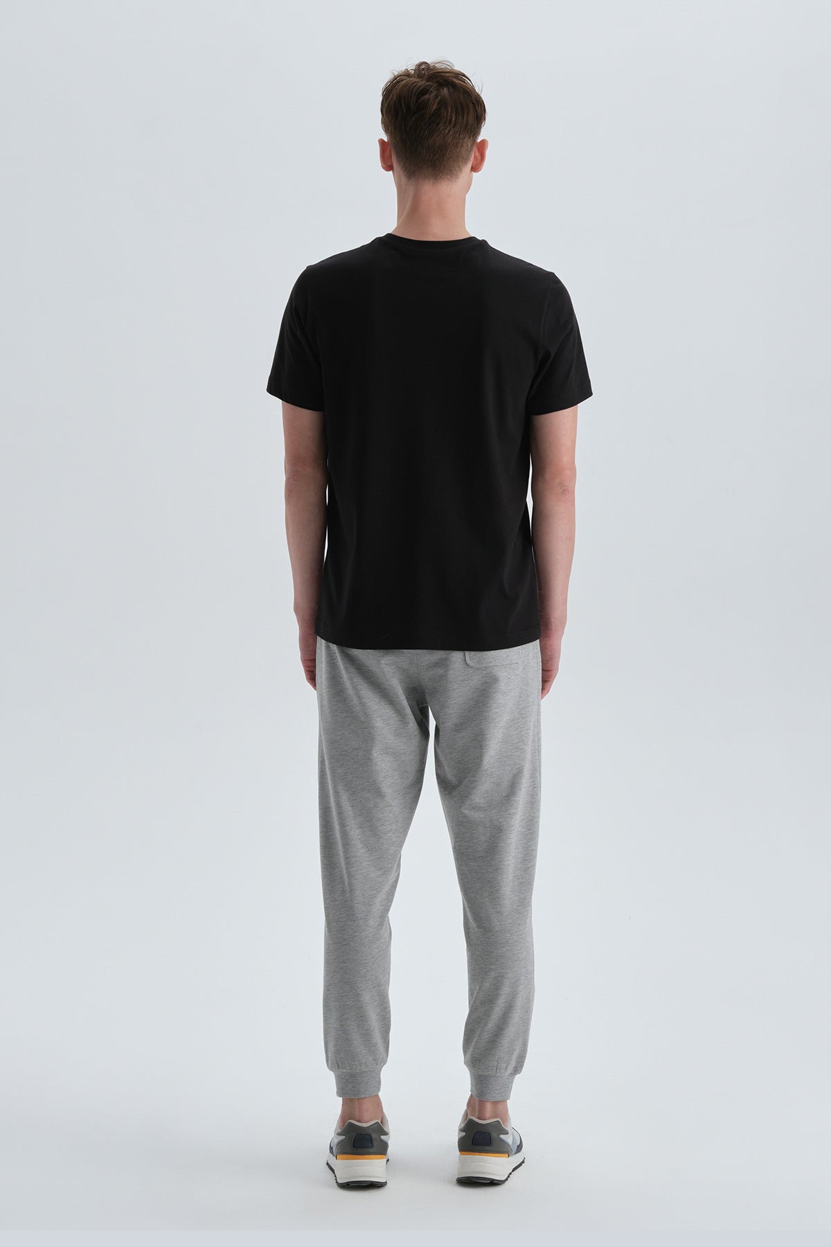BLACK T-SHIRT