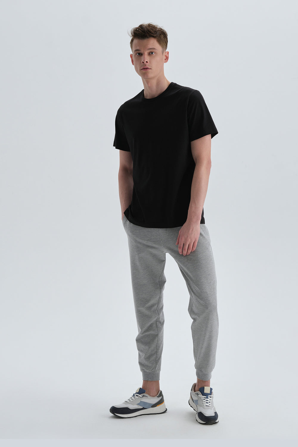 BLACK T-SHIRT