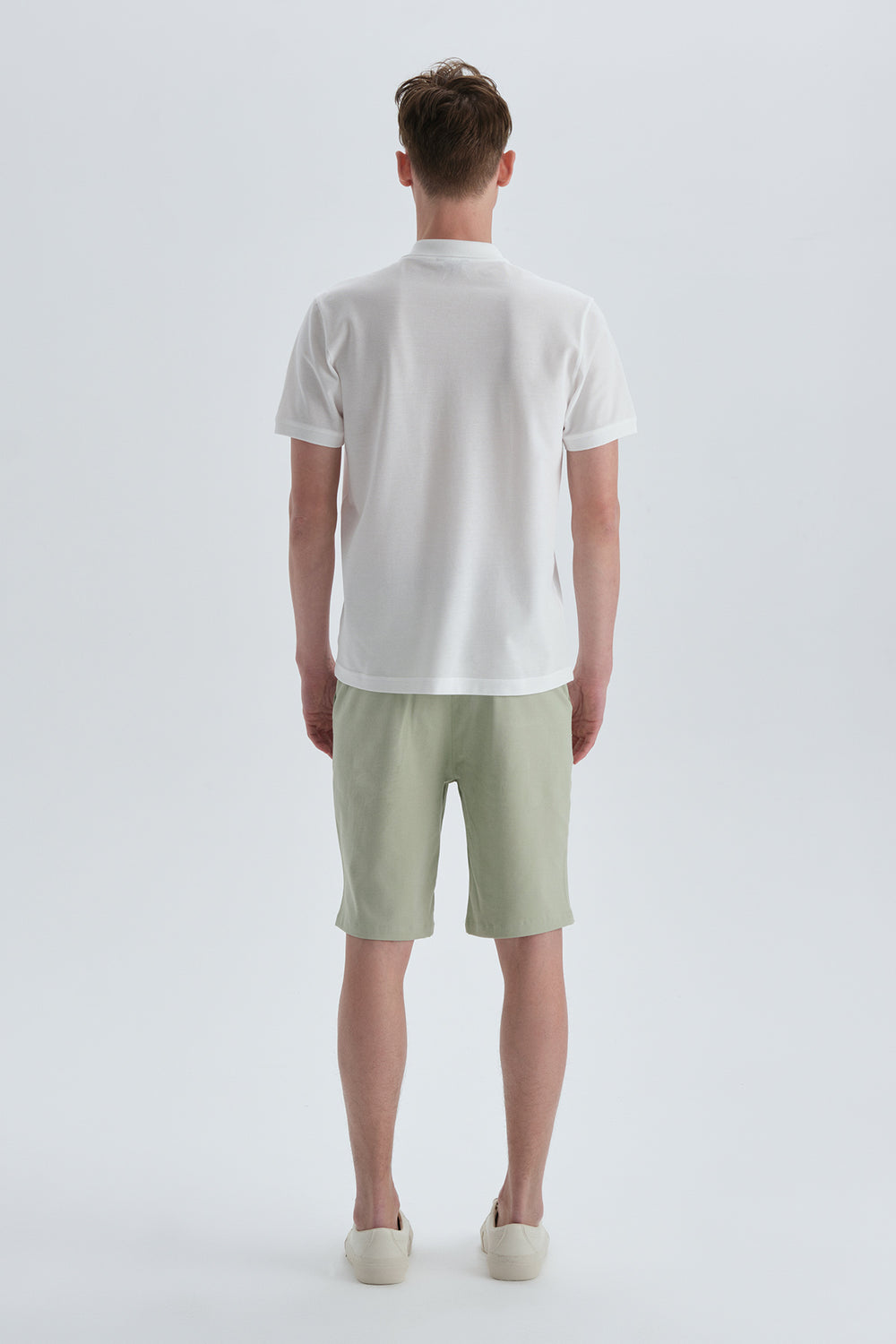 WHITE T-SHIRT