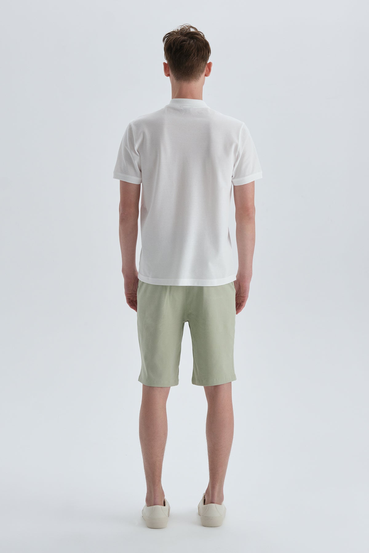 WHITE T-SHIRT