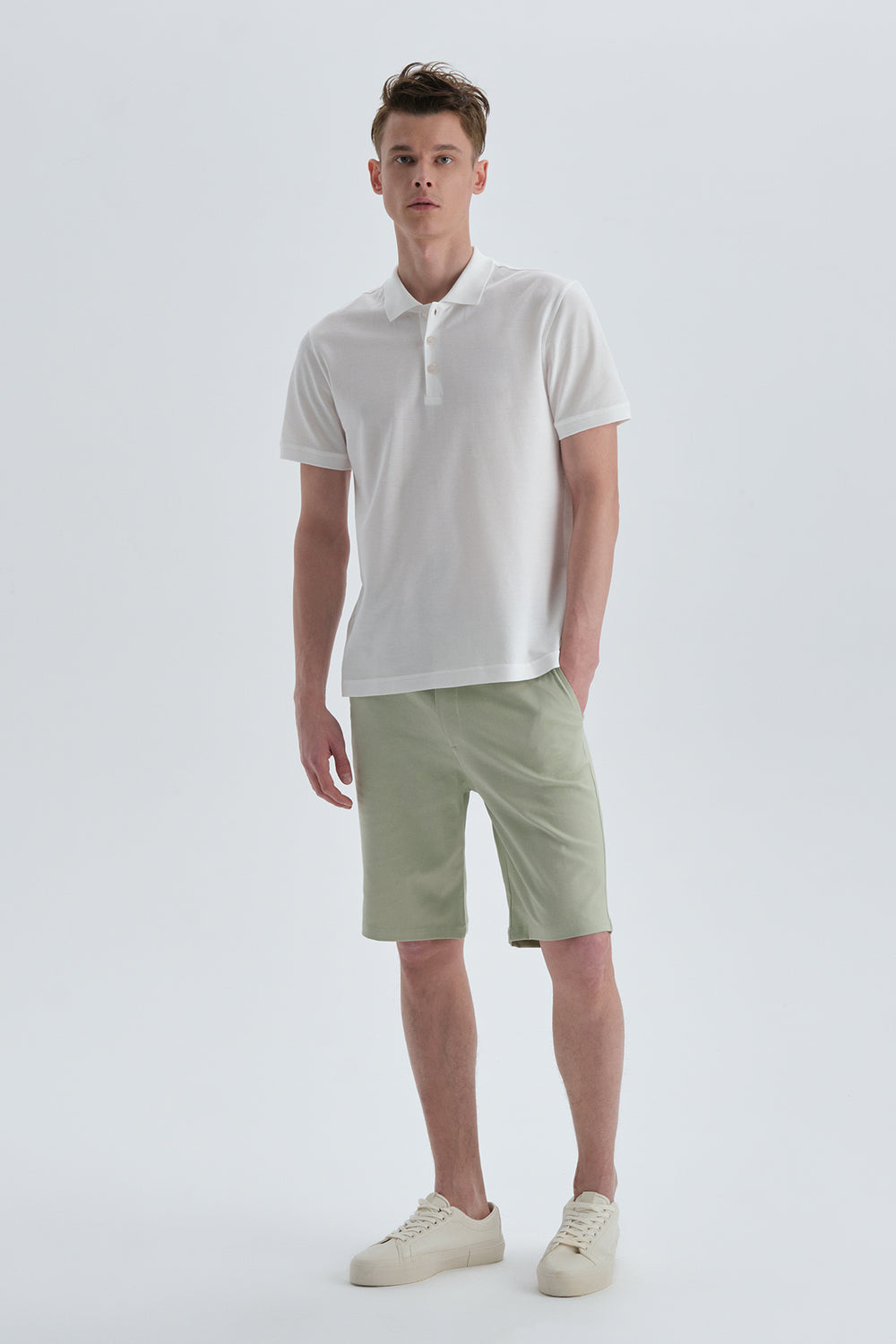 WHITE T-SHIRT