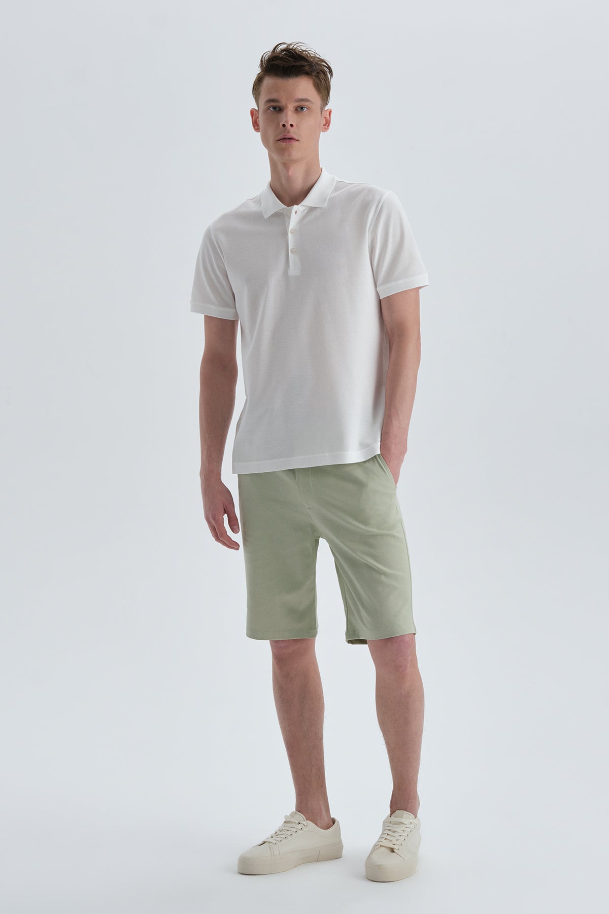 WHITE T-SHIRT