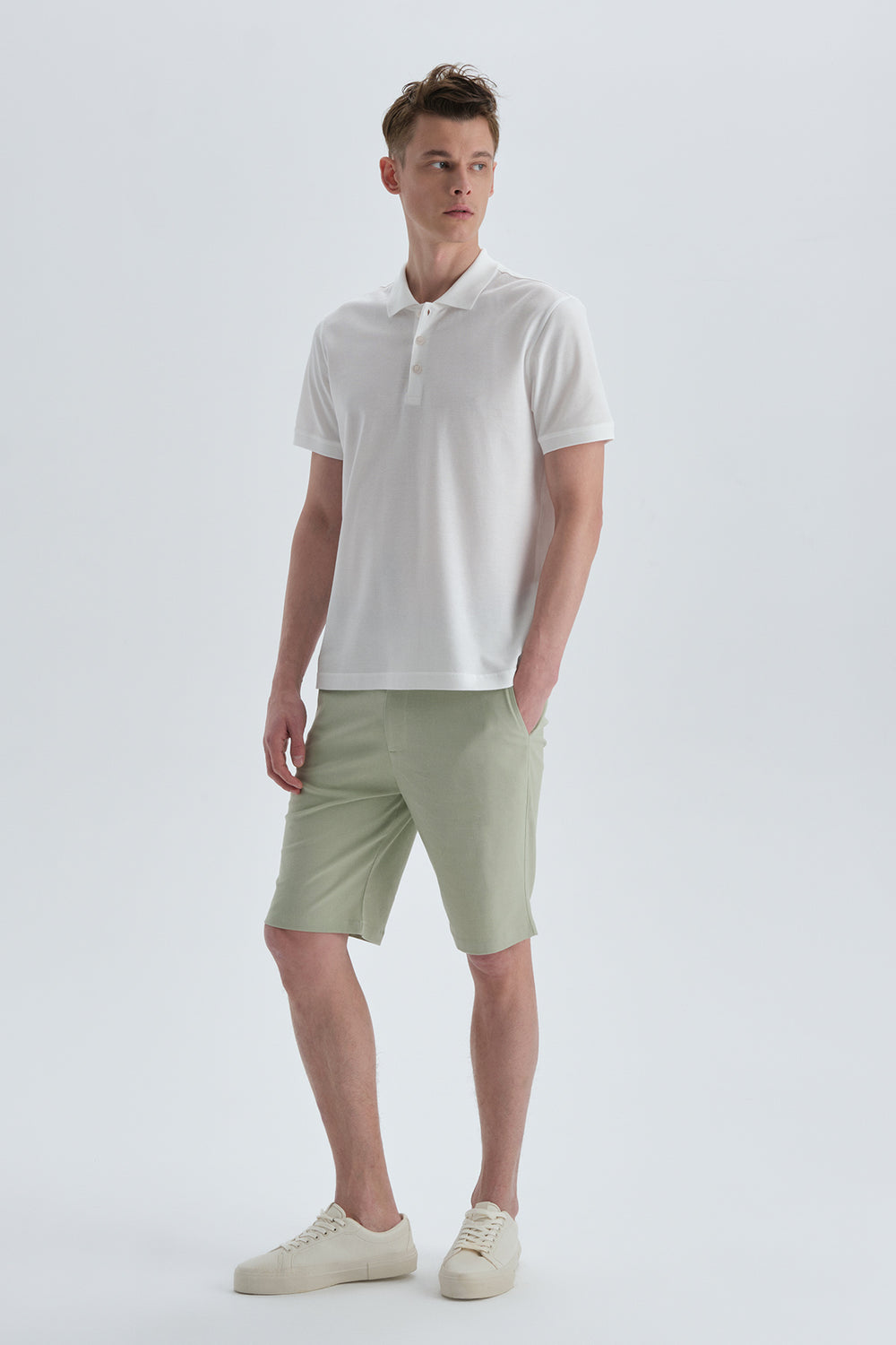 WHITE T-SHIRT