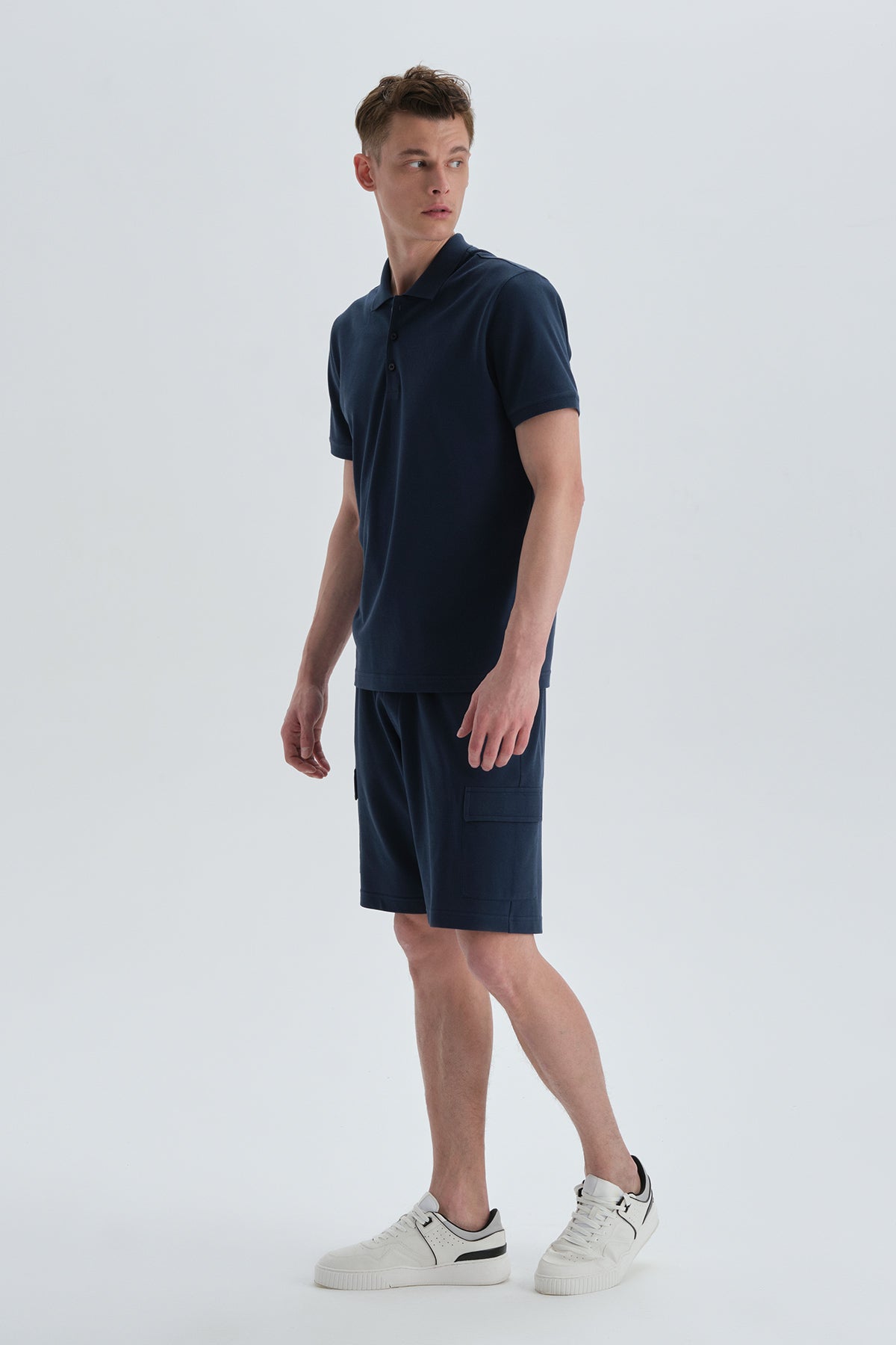 NAVY T-SHIRT