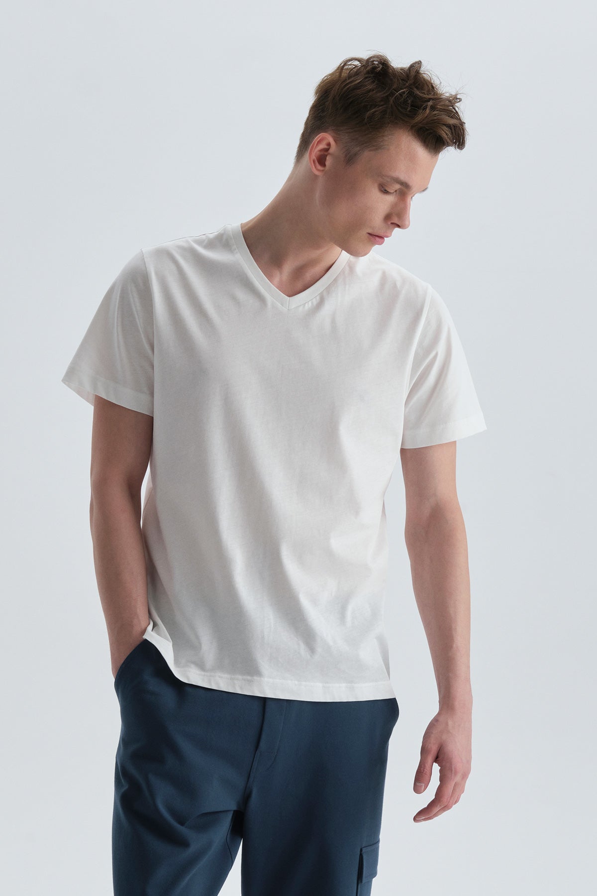 WHITE T-SHIRT