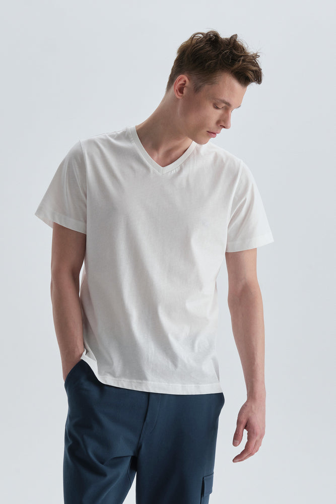 WHITE T-SHIRT