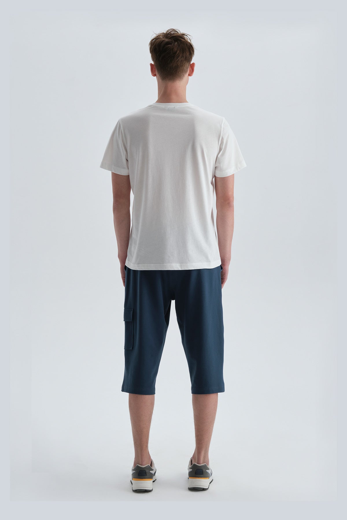 WHITE T-SHIRT