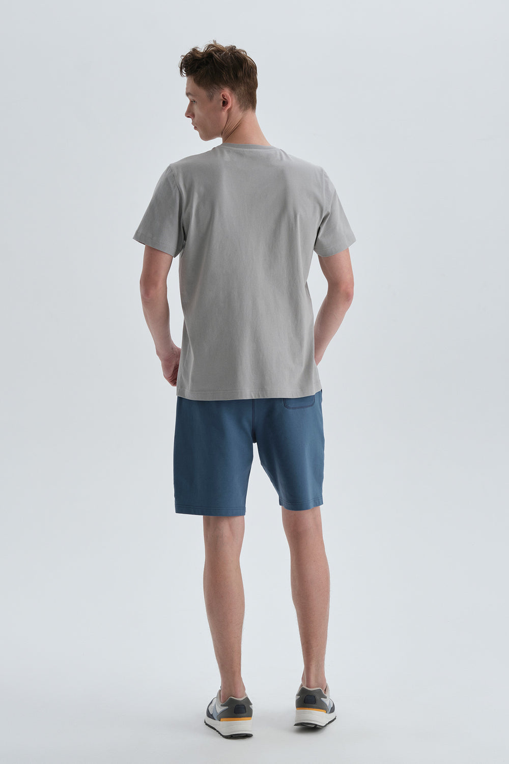 GREY T-SHIRT