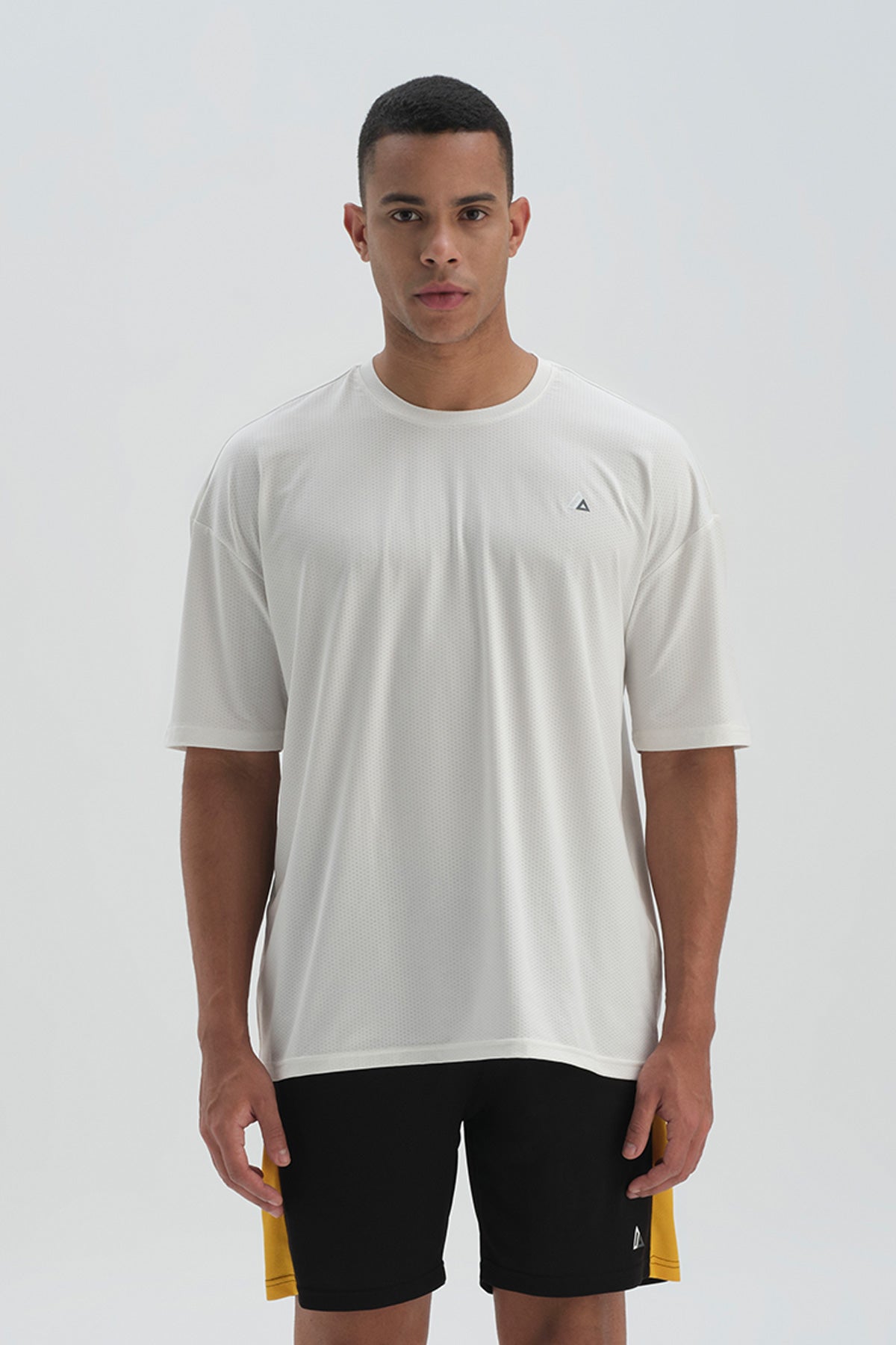 WHITE T-SHIRT