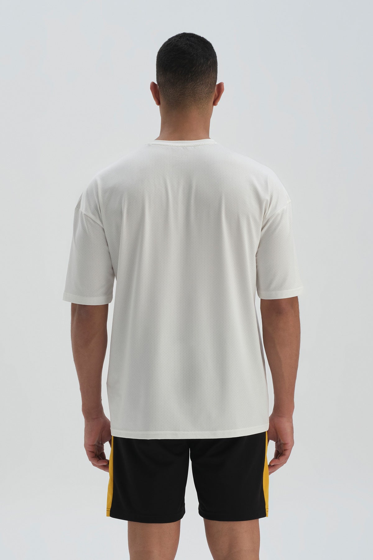 WHITE T-SHIRT
