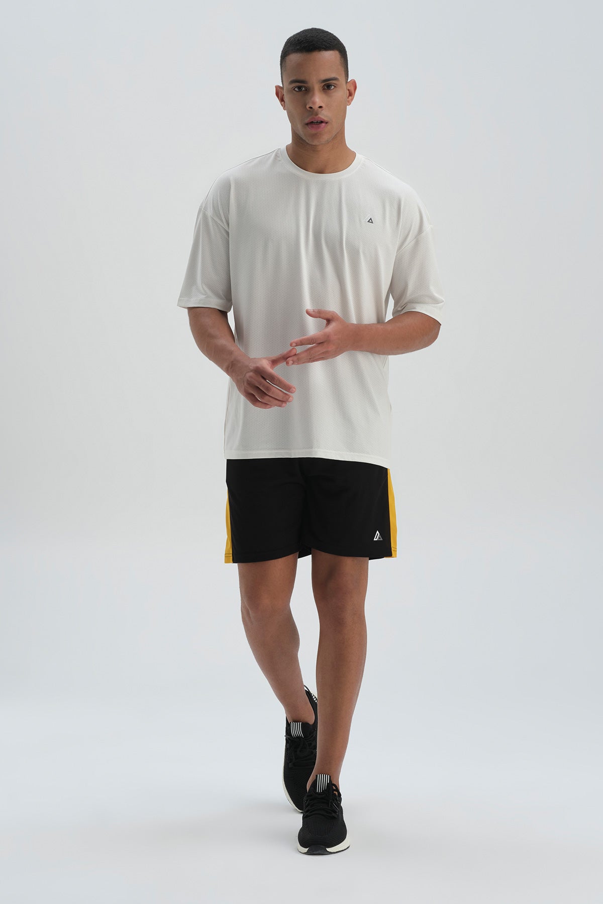 WHITE T-SHIRT