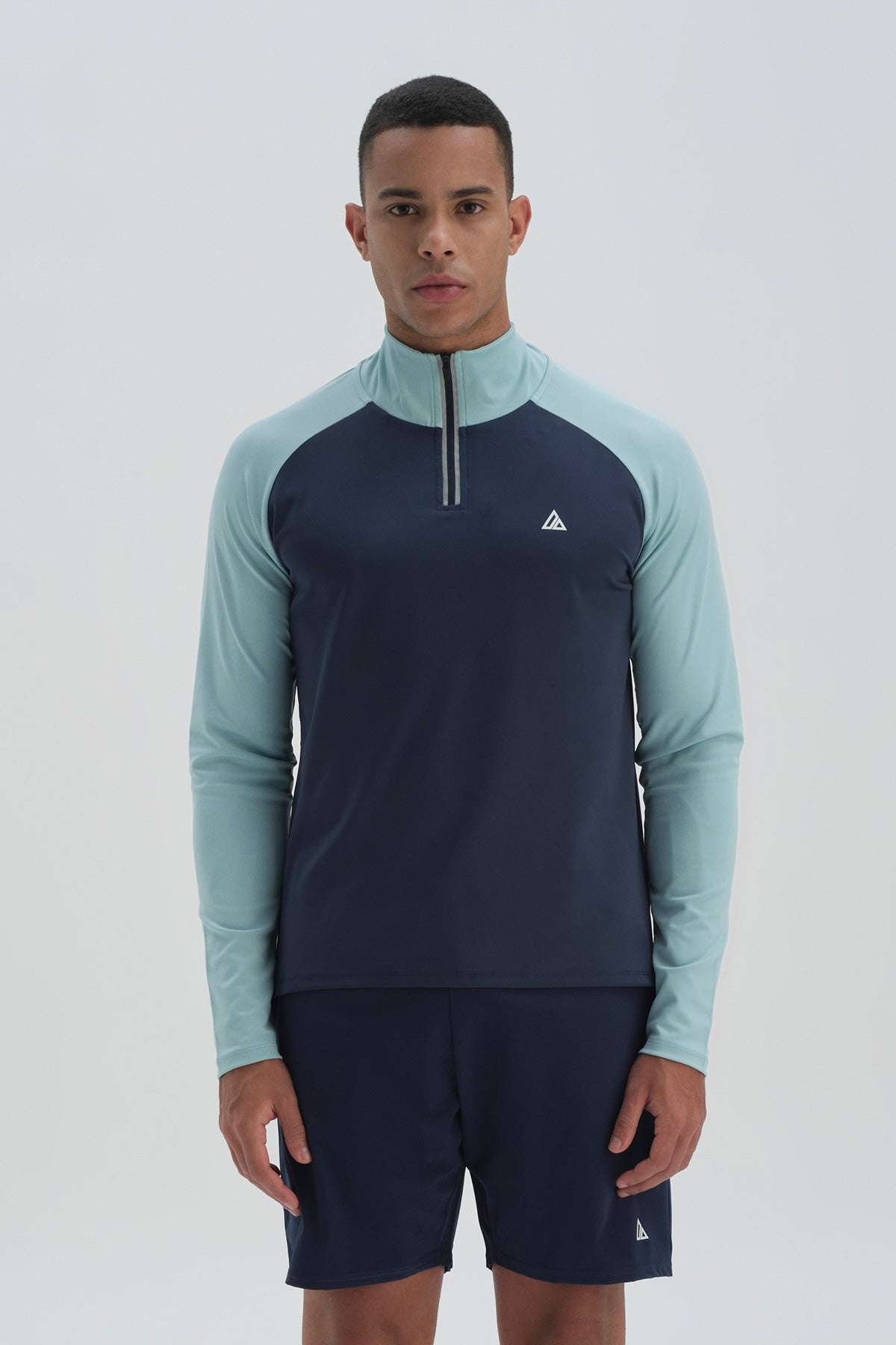 NAVY SWEATSHIRT