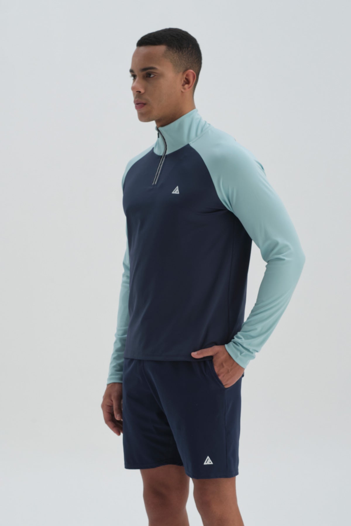 NAVY SWEATSHIRT