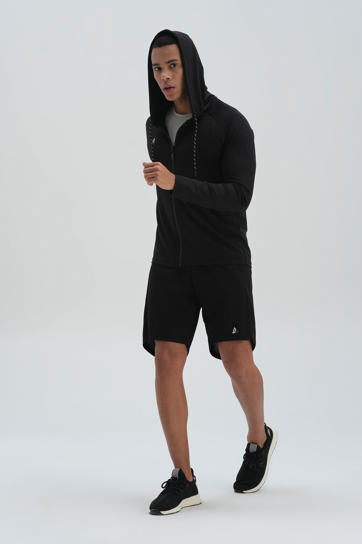 BLACK SWEATSHIRT