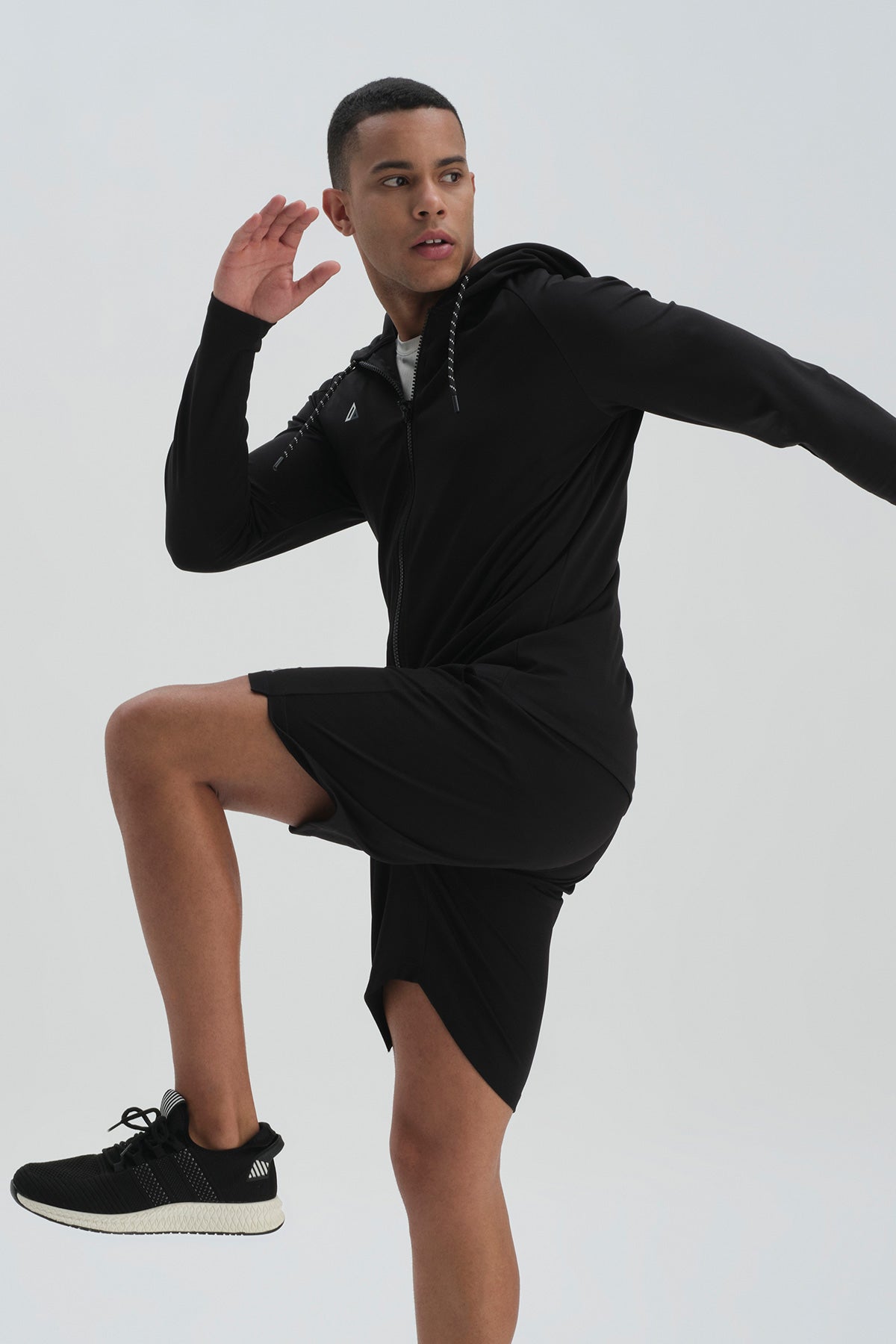 BLACK SWEATSHIRT