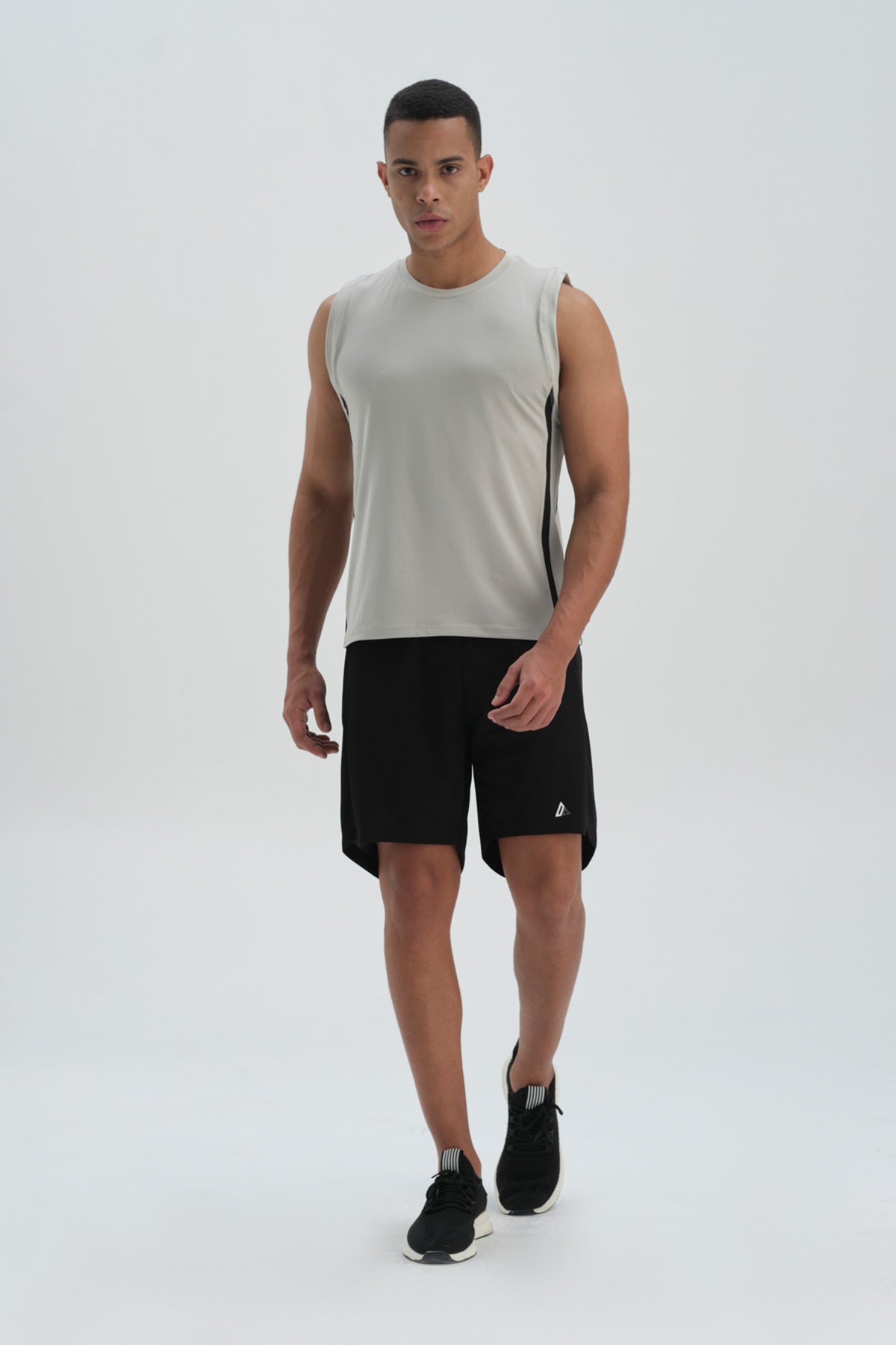 GREY TANKTOP