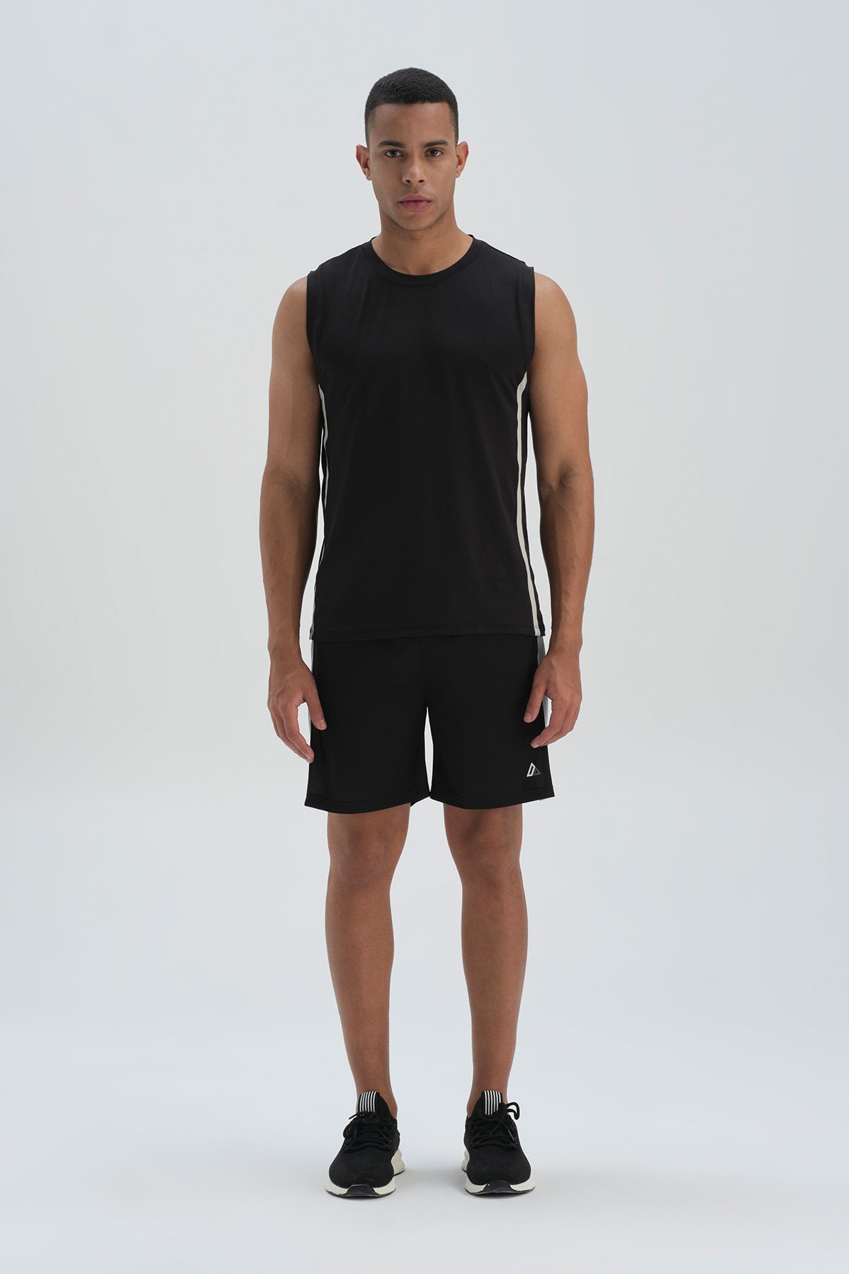 BLACK SHORT