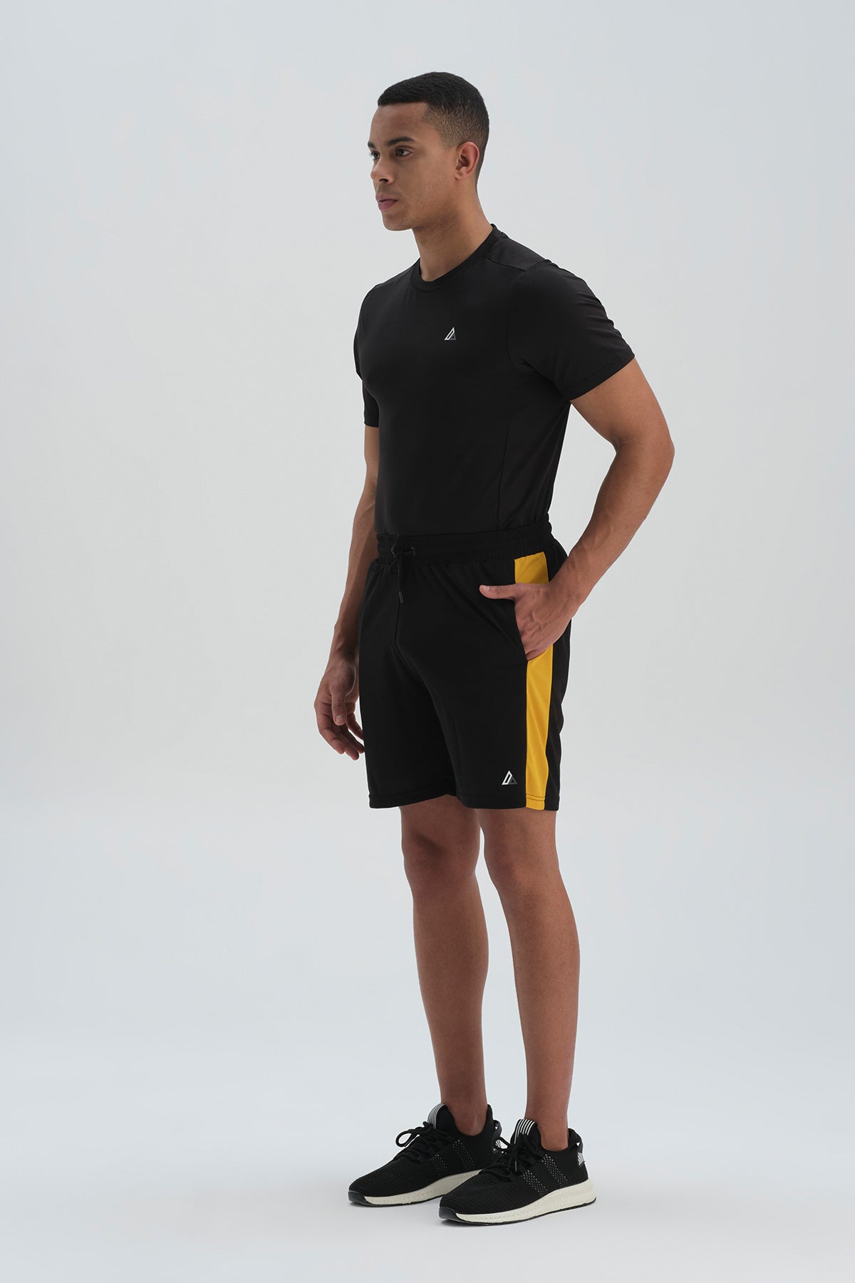BLACK SHORT