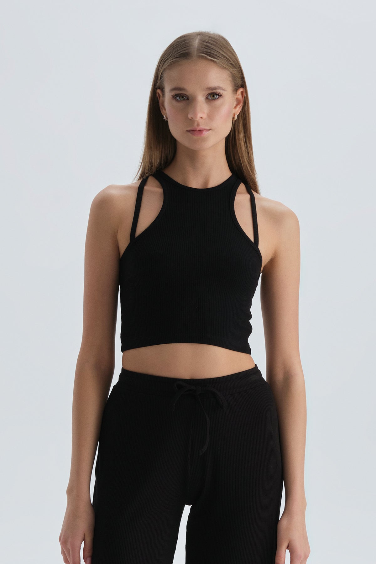 BLACK TANKTOP