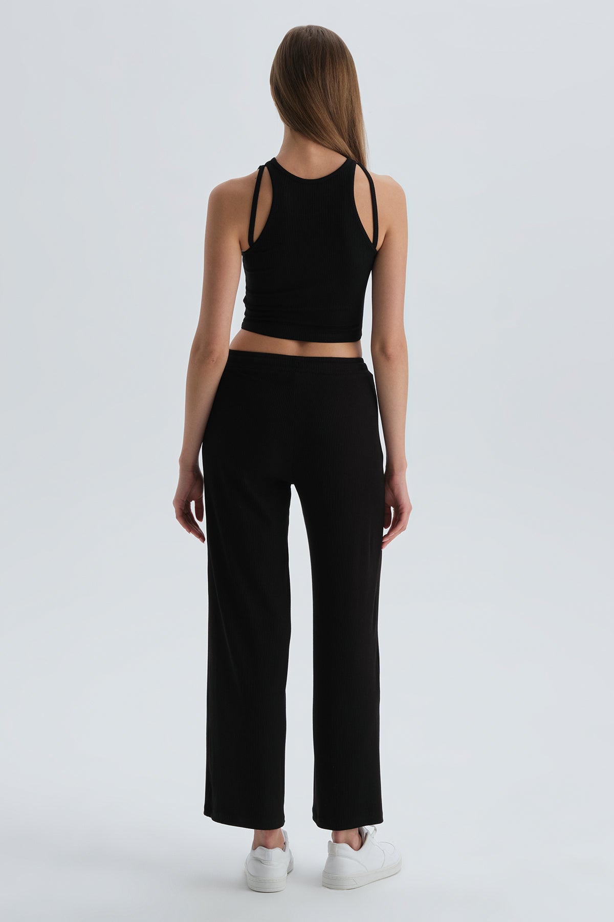 Siyah Ip Askılı Halter Yaka Crop Atlet