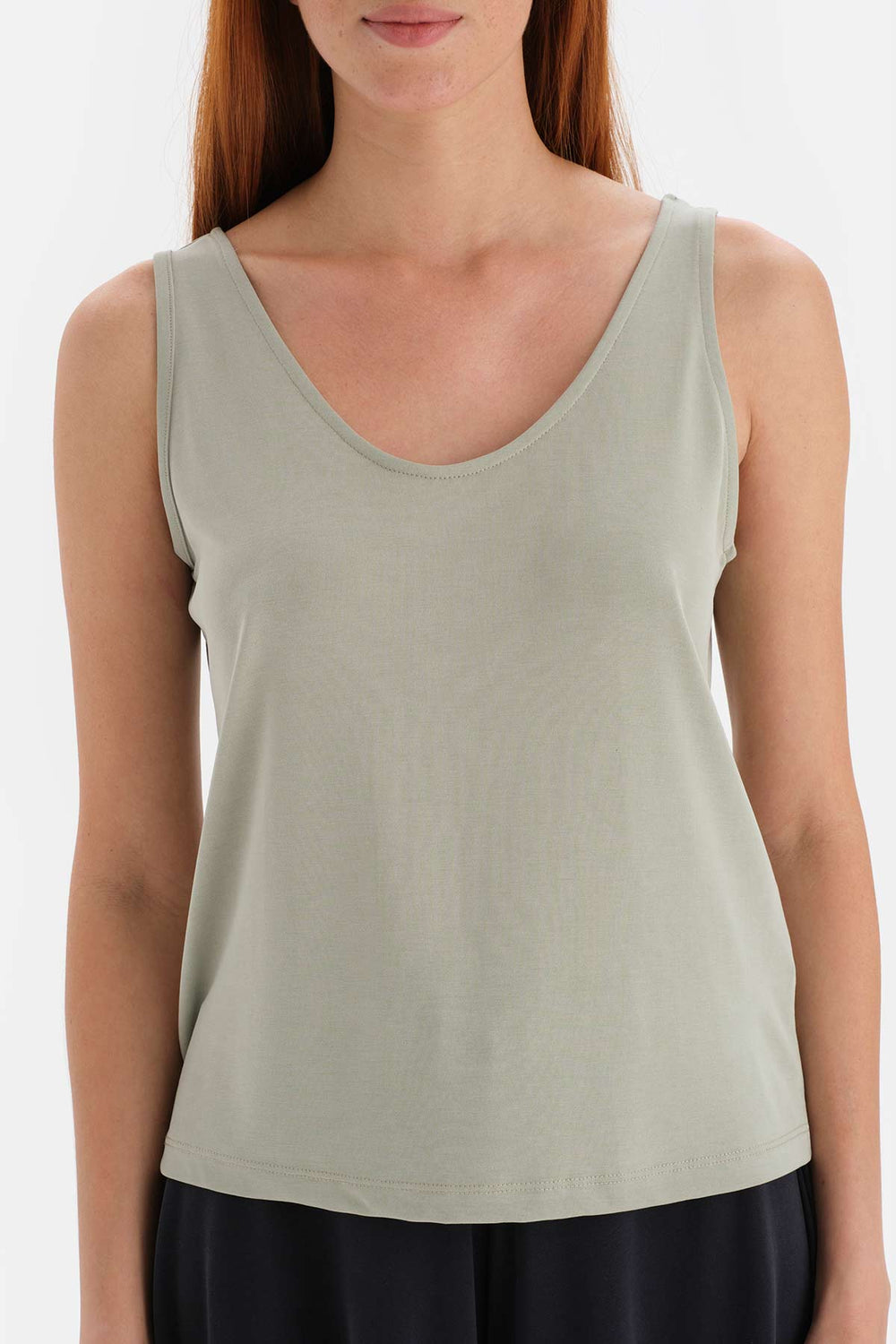 LIGHT GREEEN TANKTOP