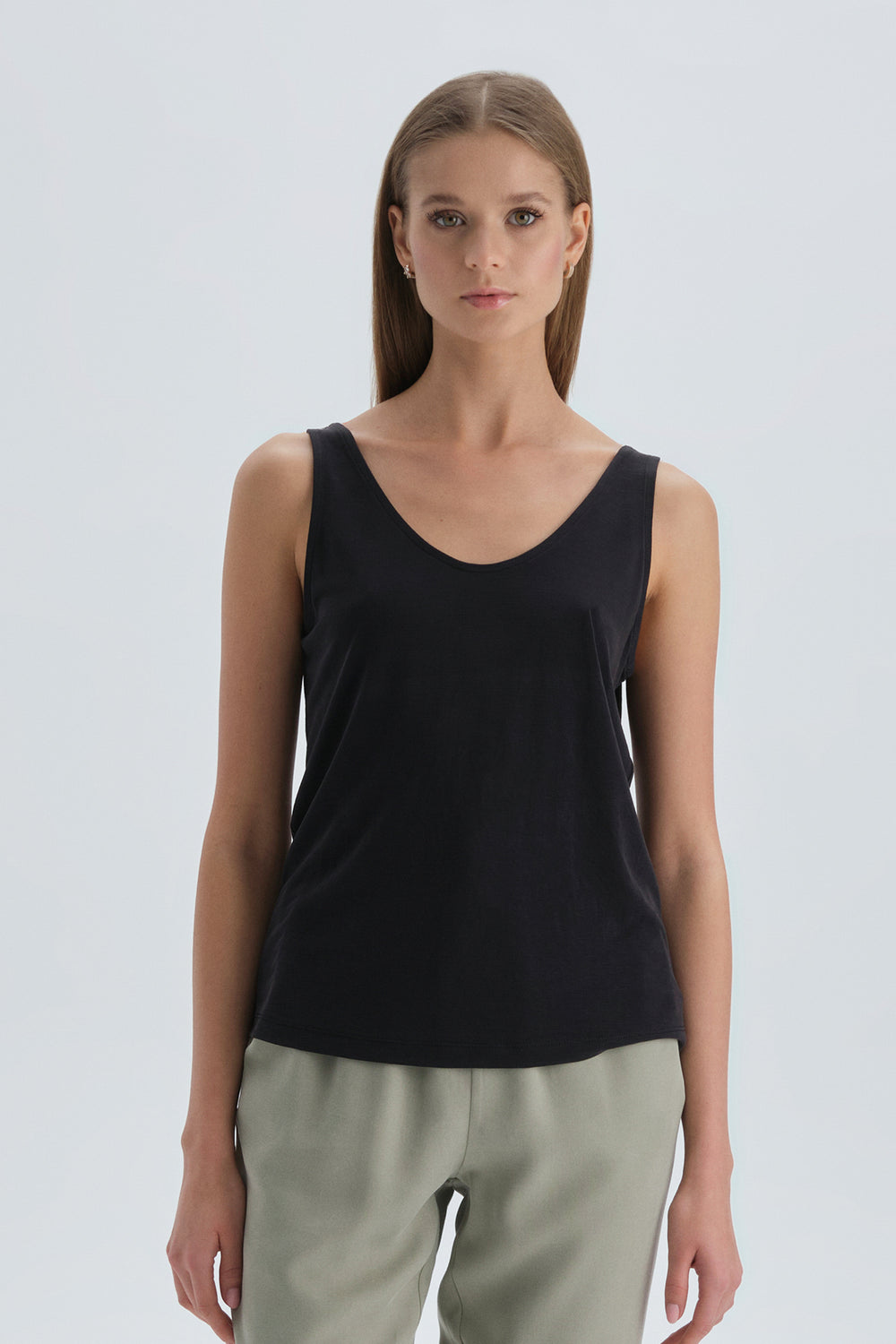 BLACK TANKTOP