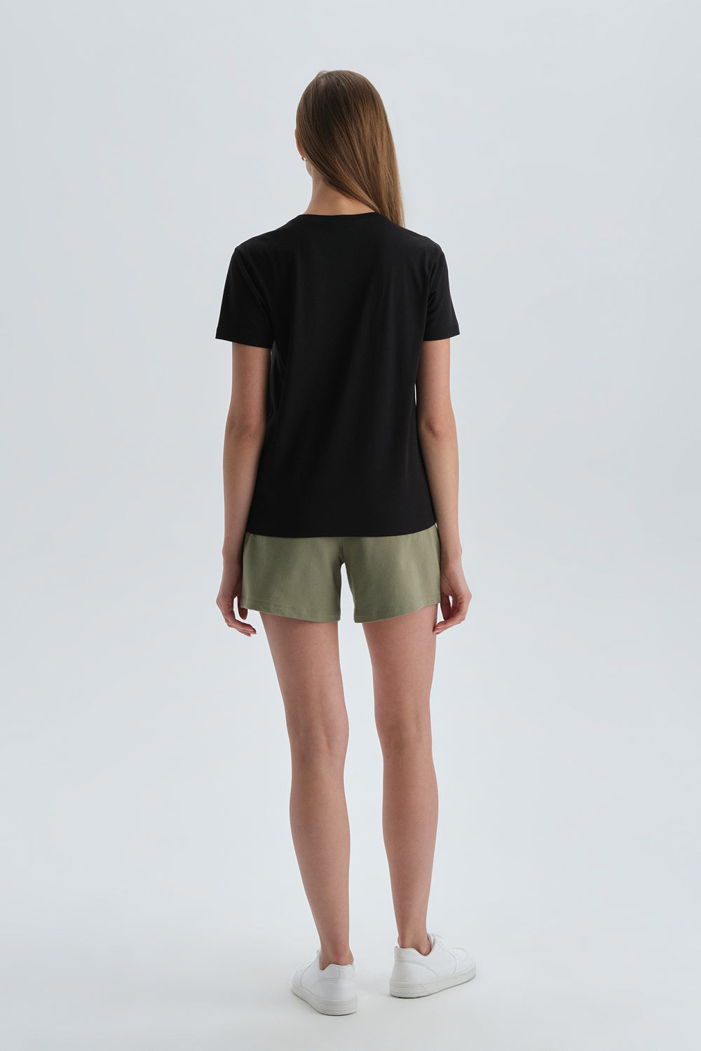 BLACK T-SHIRT