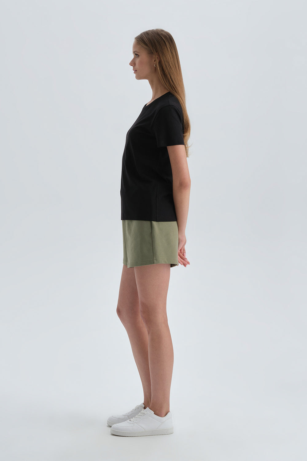 BLACK T-SHIRT