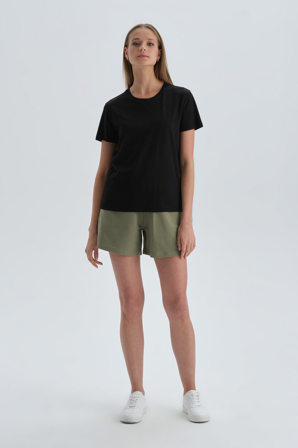 BLACK T-SHIRT