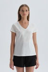 WHITE T-SHIRT