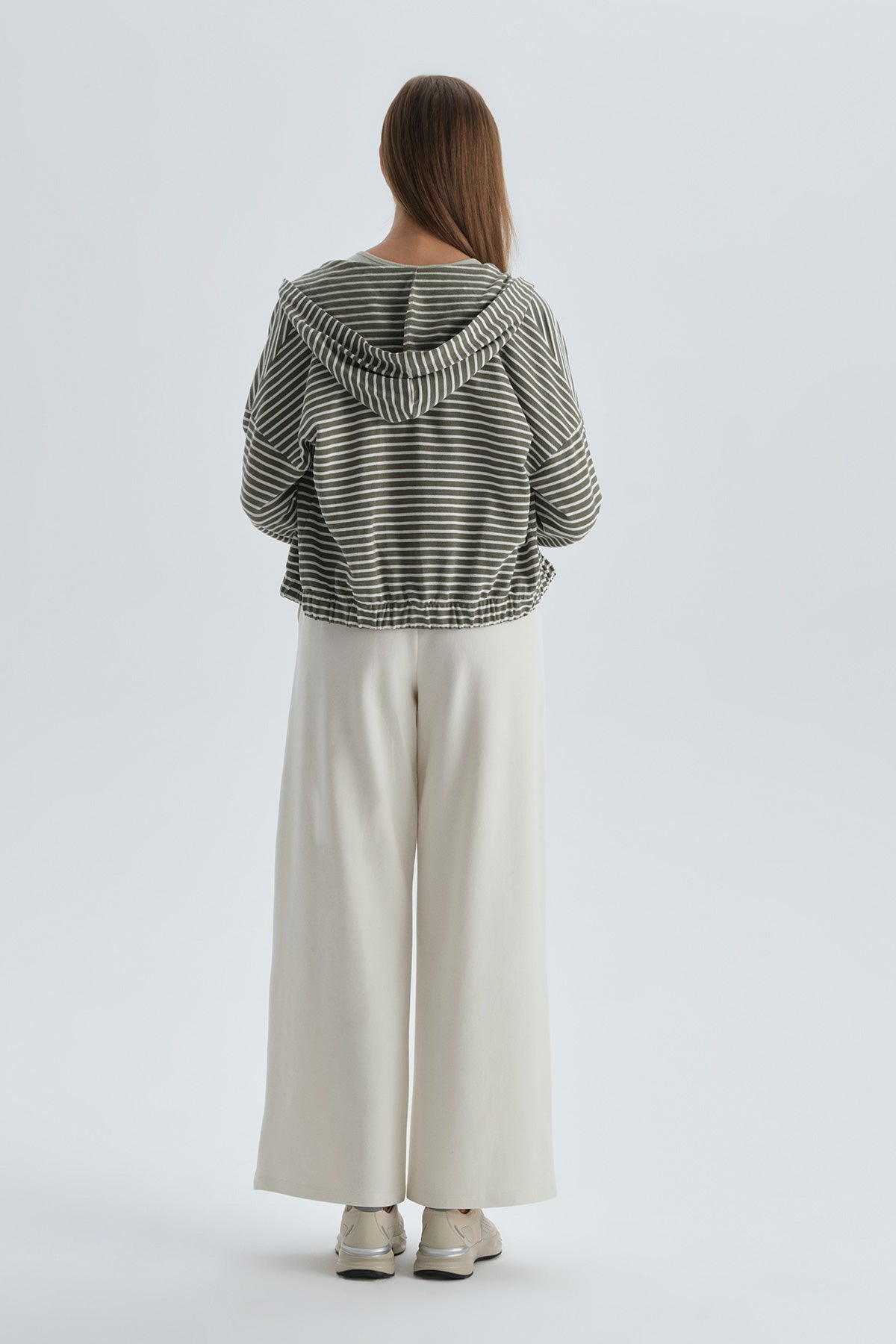 KHAKI SWEATSHIRT