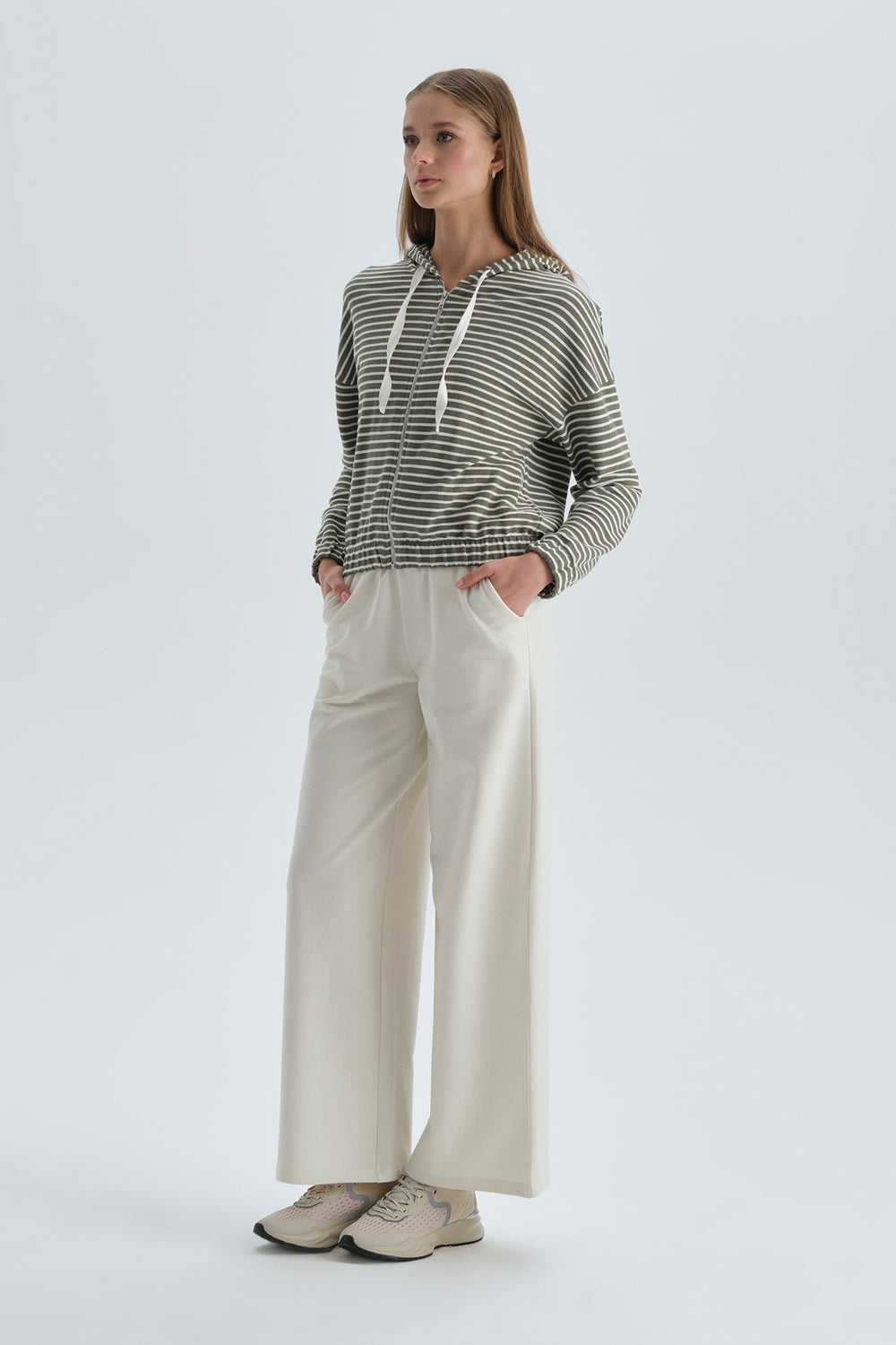 KHAKI SWEATSHIRT