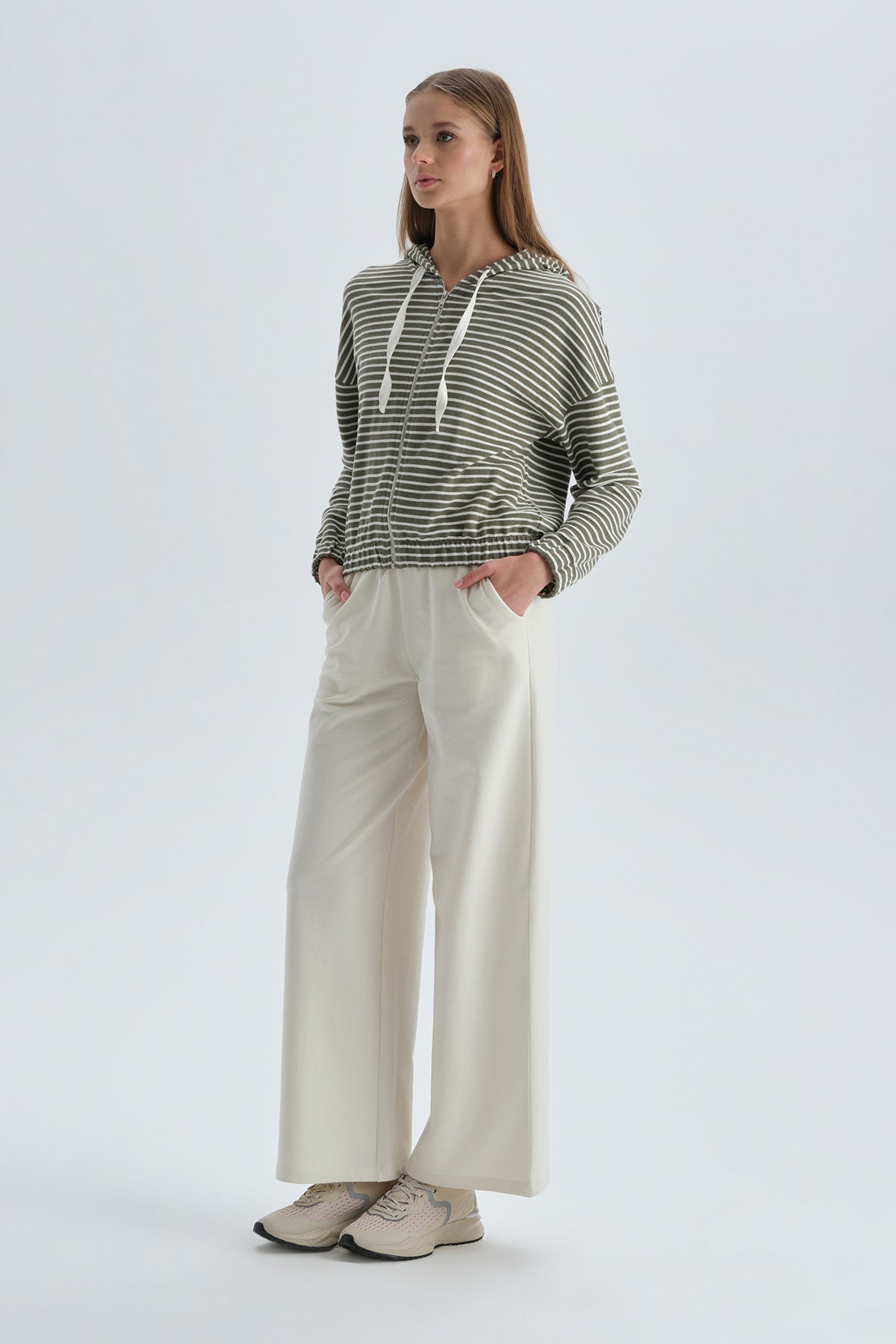 KHAKI SWEATSHIRT