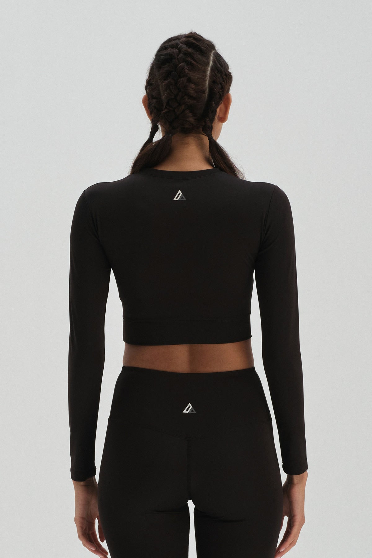 BLACK T-SHIRT