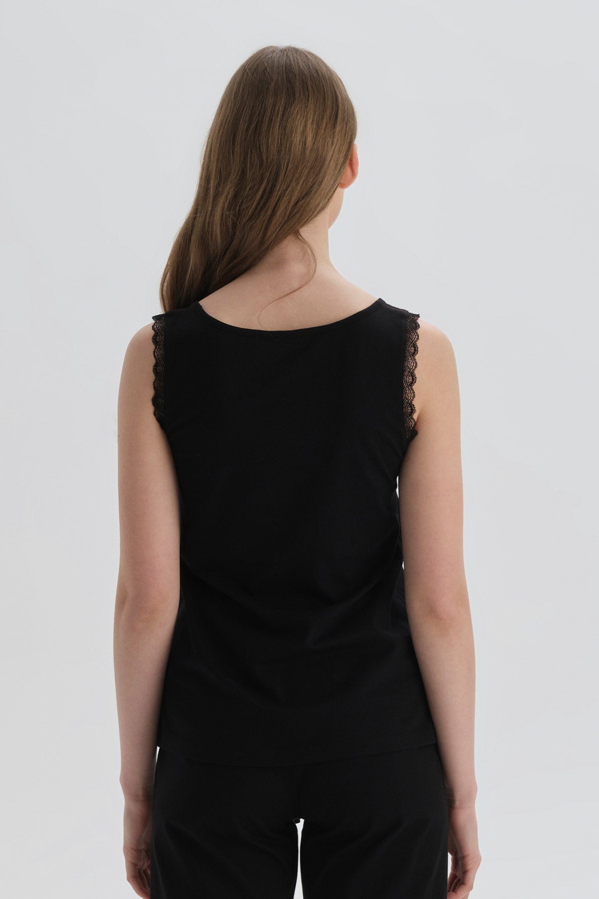 BLACK TANKTOP