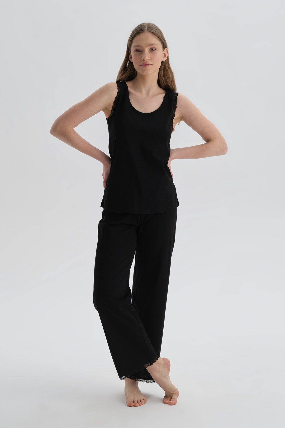 BLACK TANKTOP