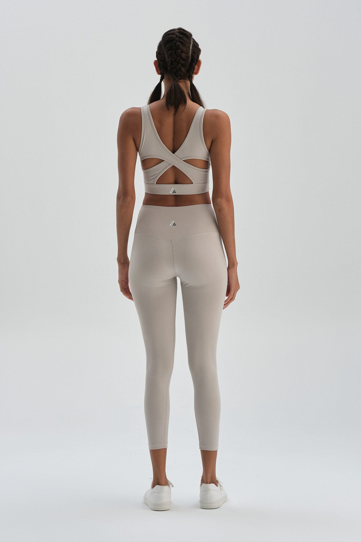 GREY LEGGINGS