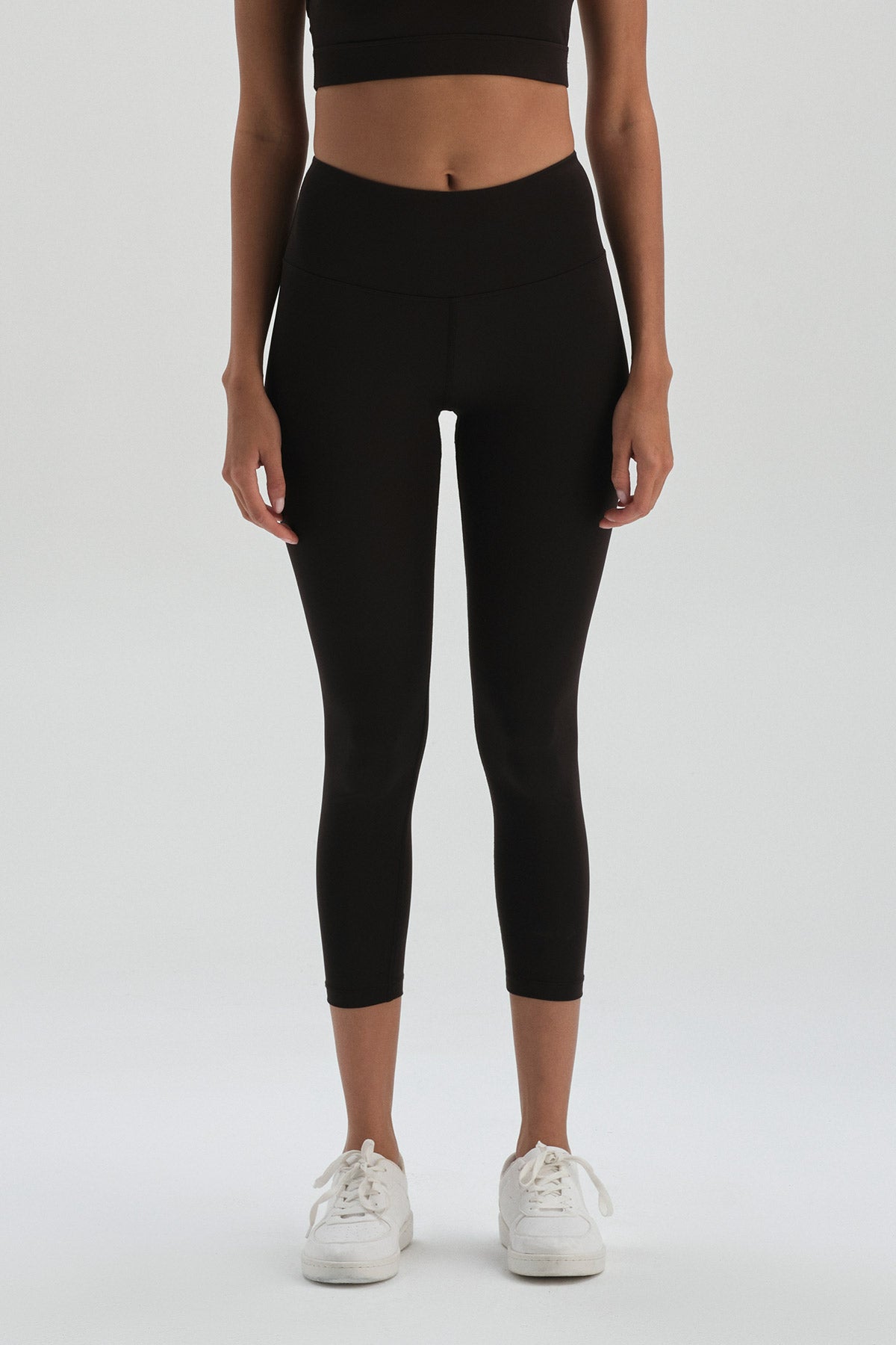 BLACK LEGGINGS