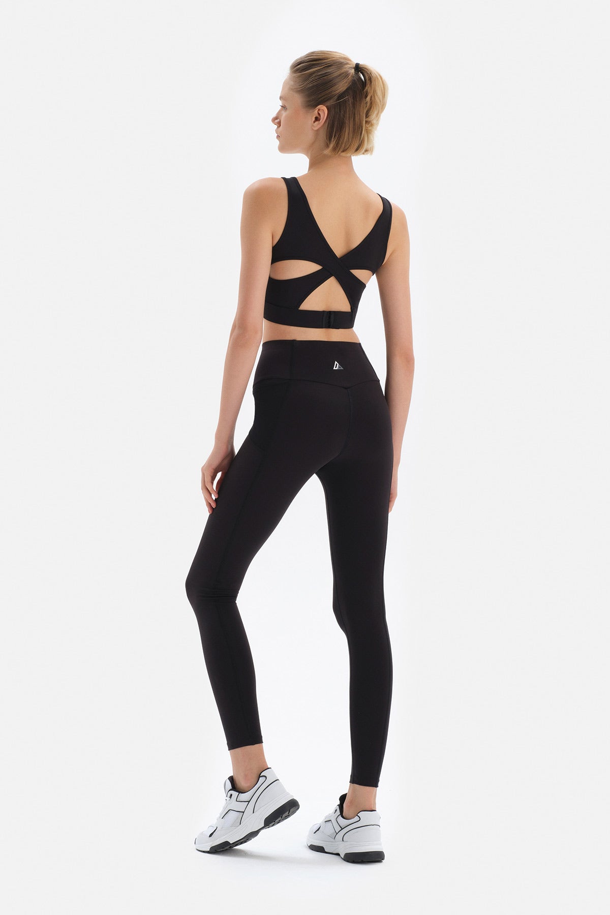 BLACK LEGGINGS