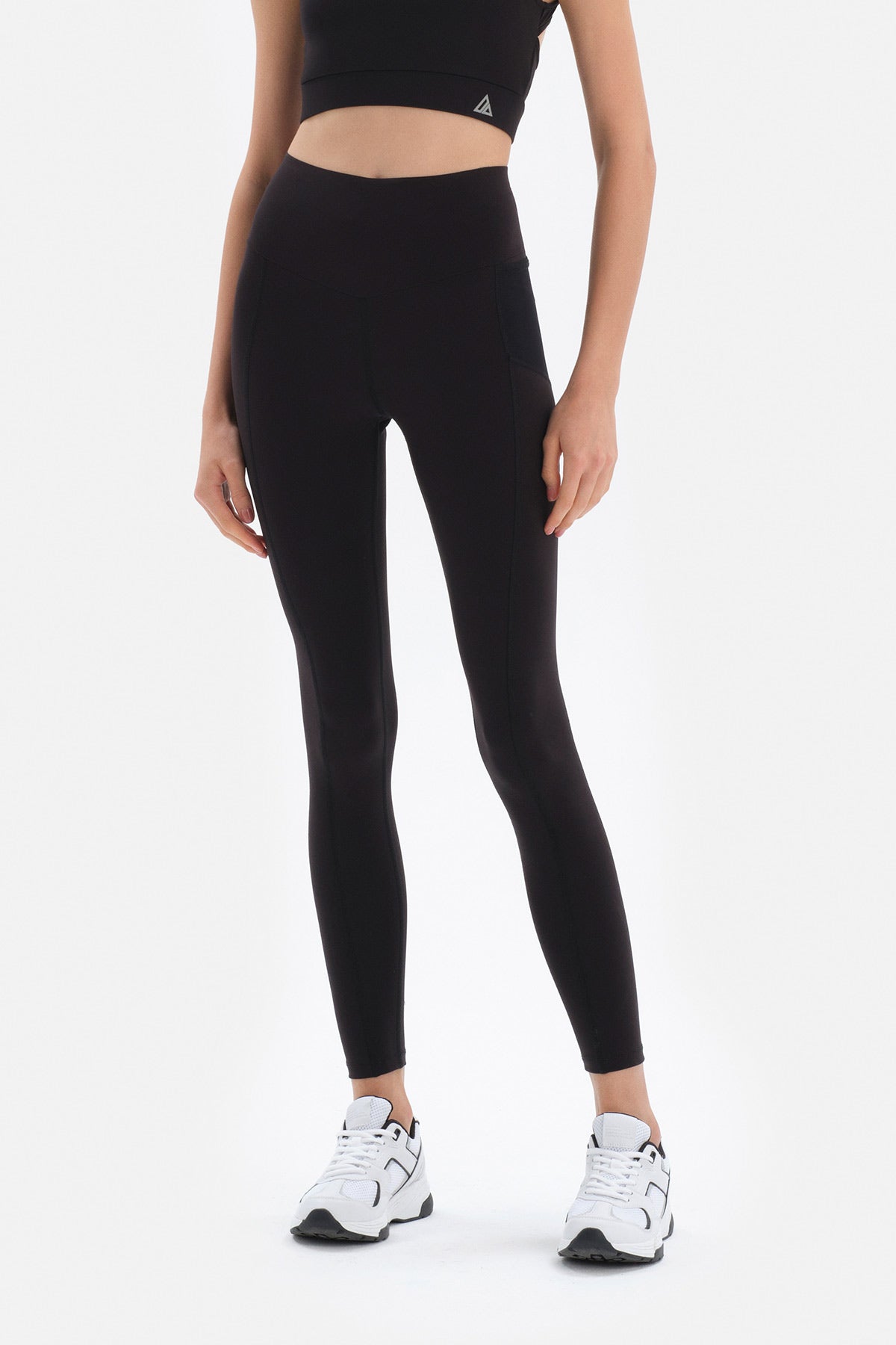 BLACK LEGGINGS