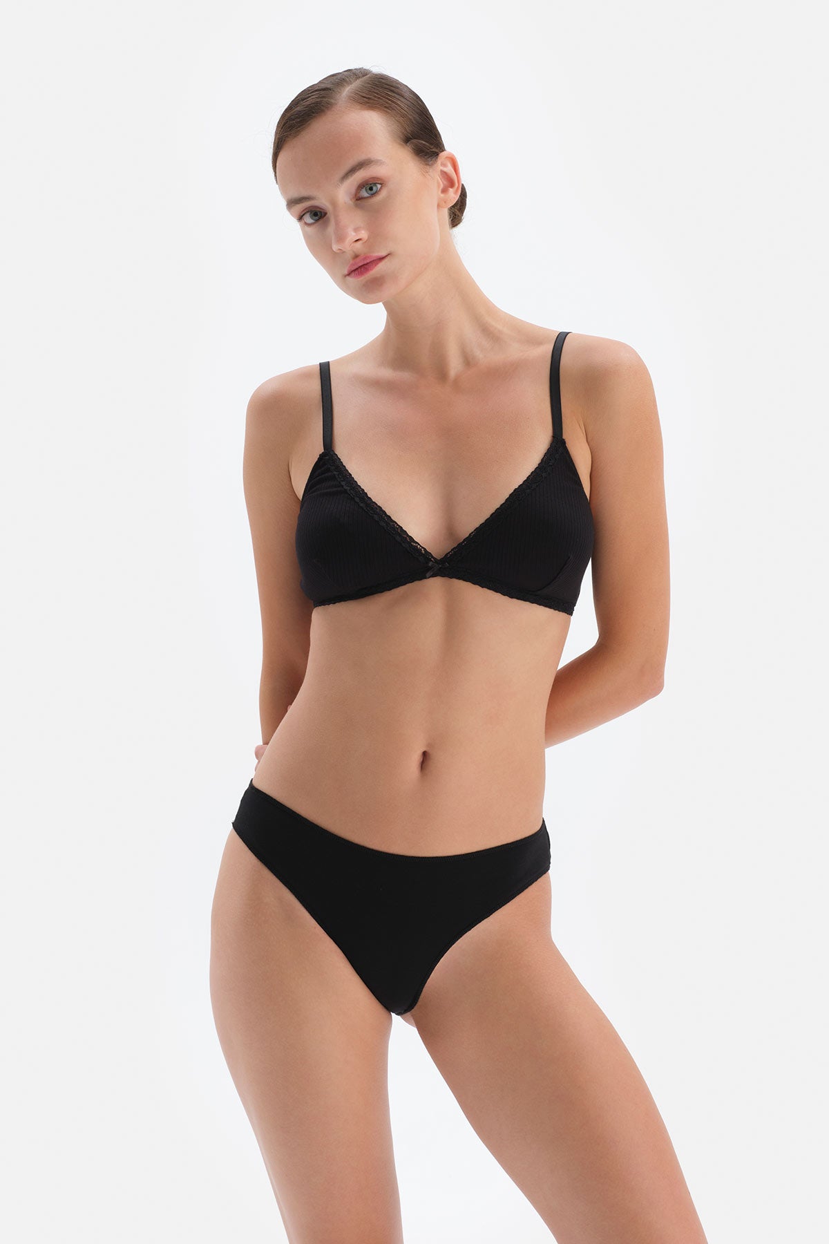 BLACK BRA