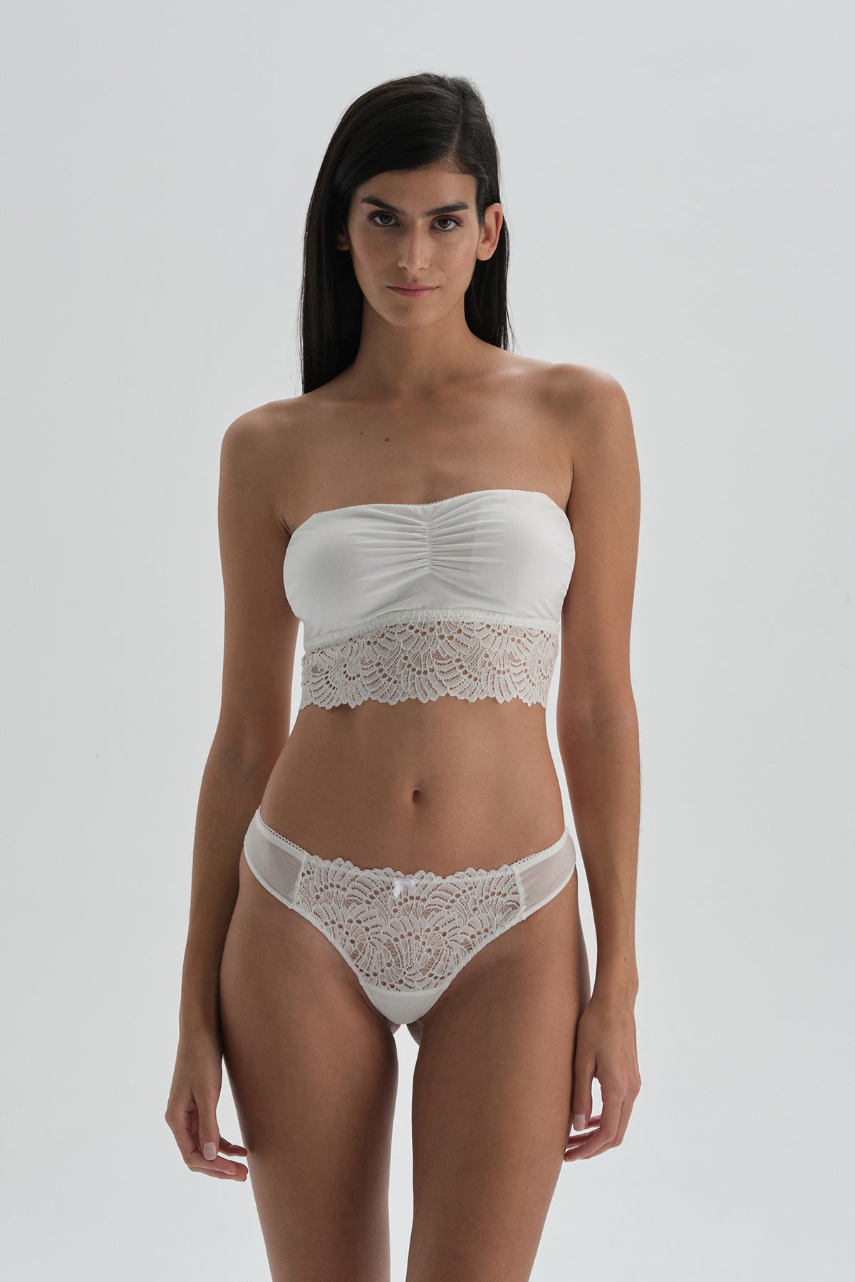 Ekru Dantel Detaylı Tanga
