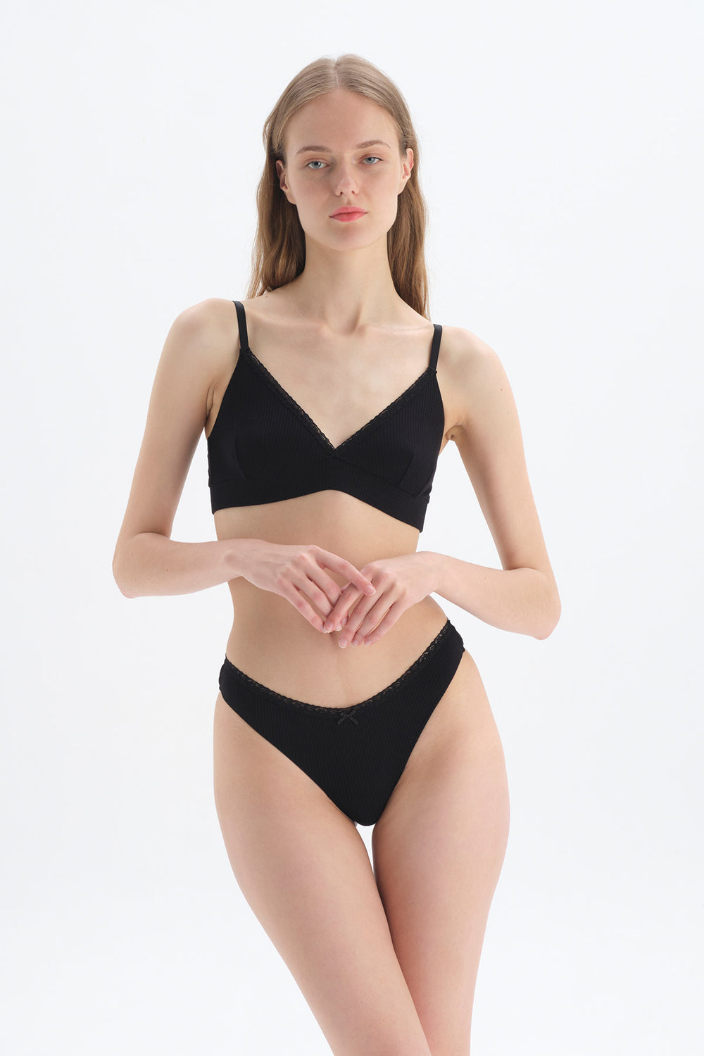 Siyah Dantel Detaylı Örme Tanga