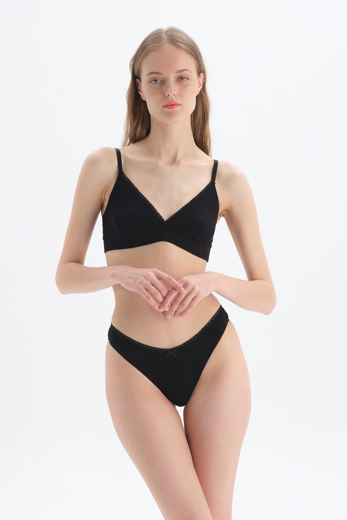 Siyah Dantel Detaylı Örme Tanga