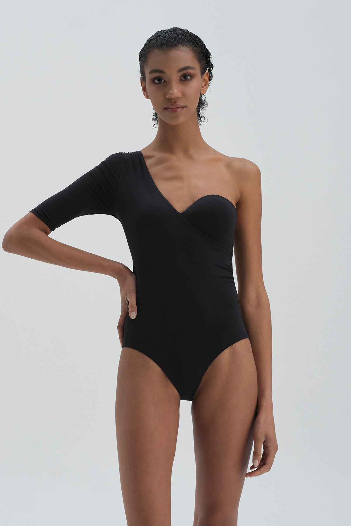 BLACK SWIMSUIT