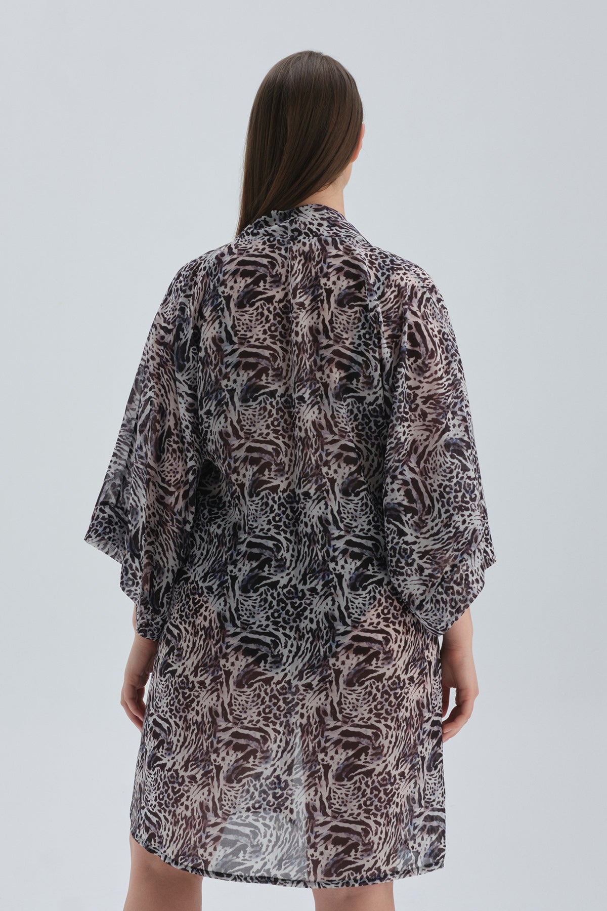 Siyah Beyaz Leopar Desenli Kimono