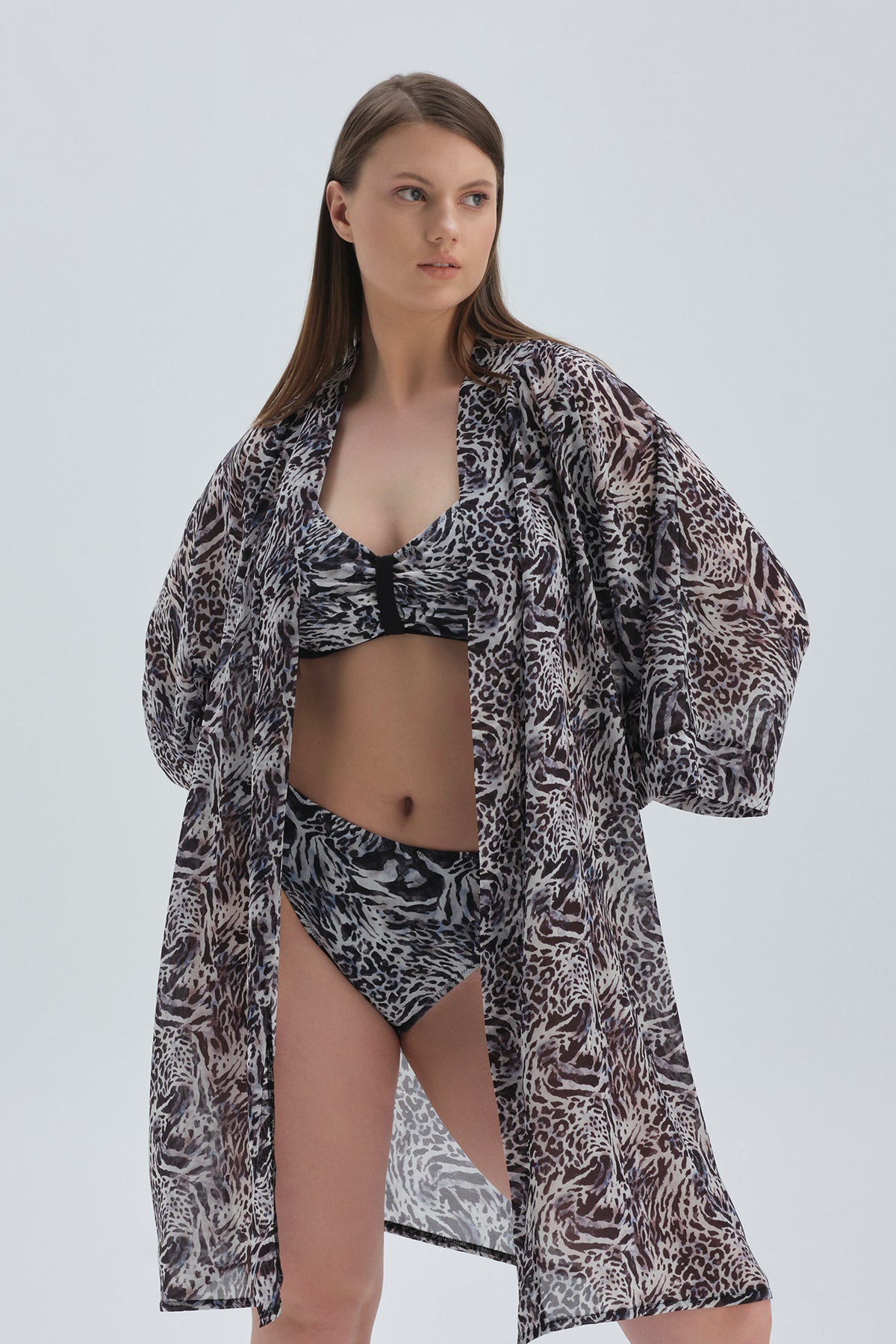 Siyah Beyaz Leopar Desenli Kimono